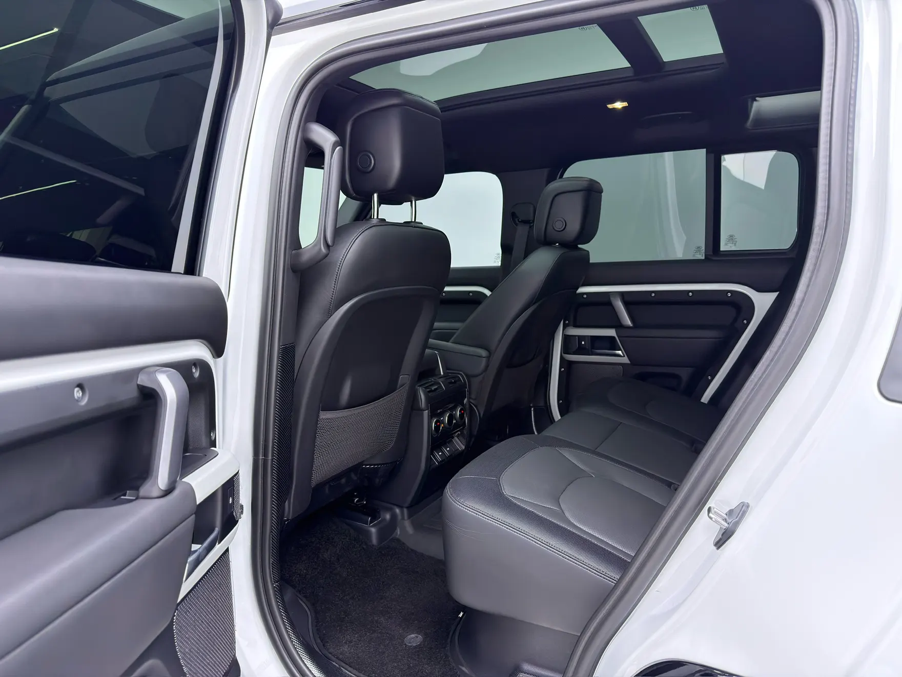 Land Rover Defender, 2023 20