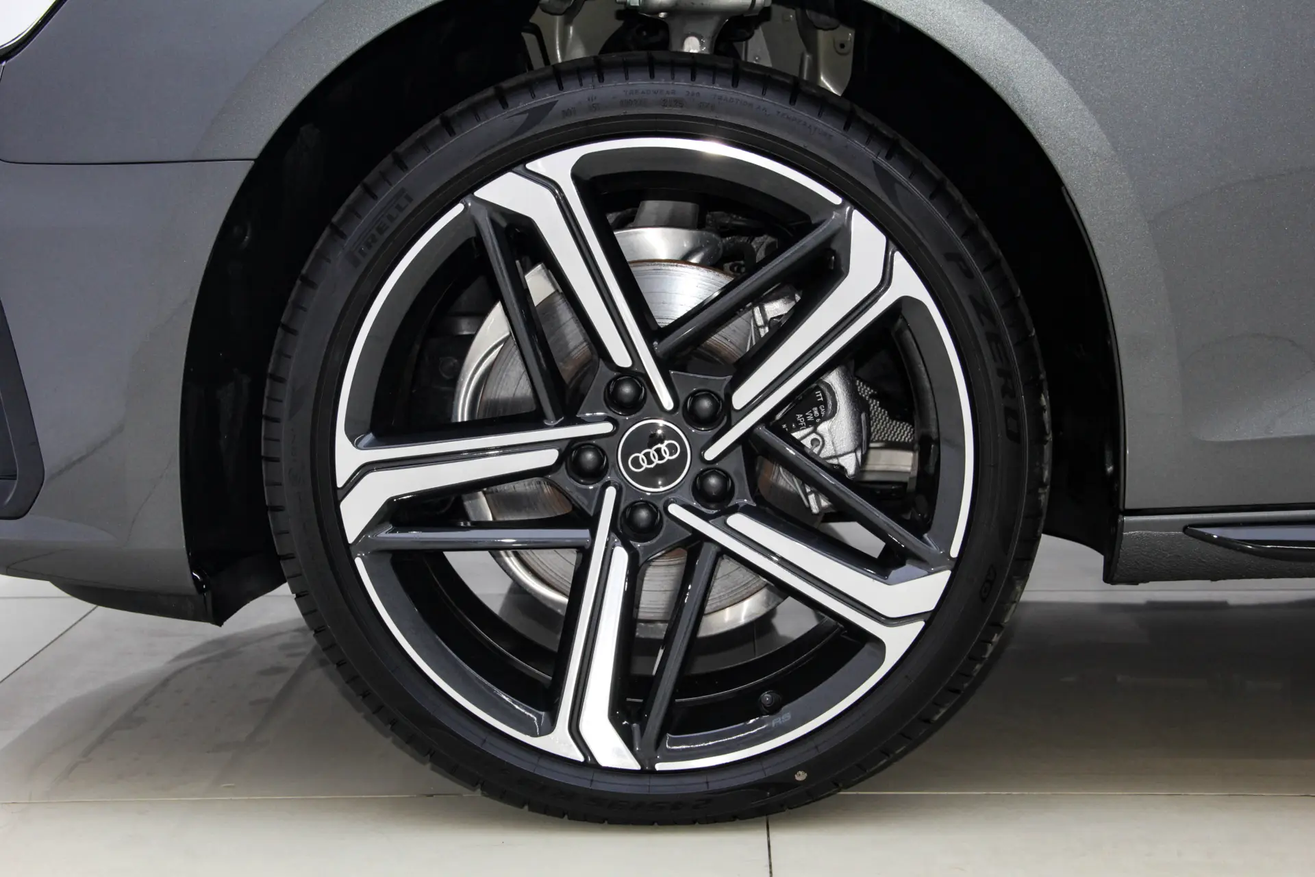Audi A4L, 2025 10