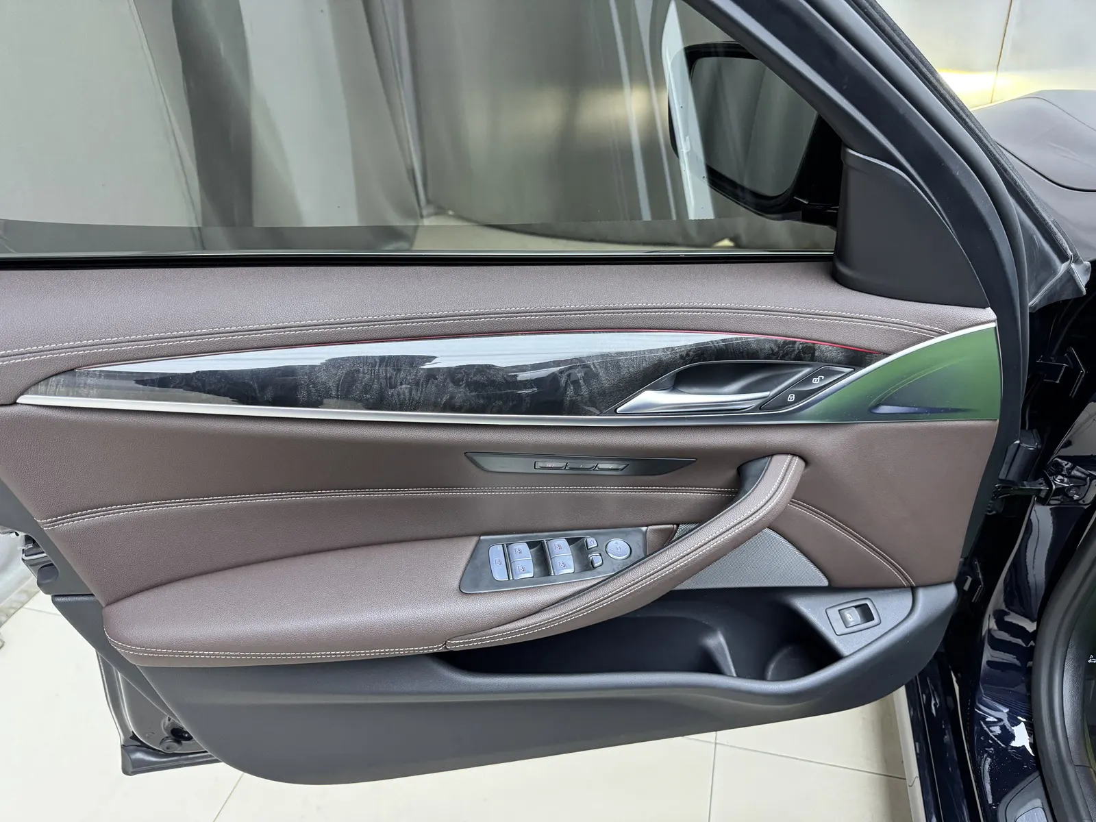 BMW 525Li, 2023 10