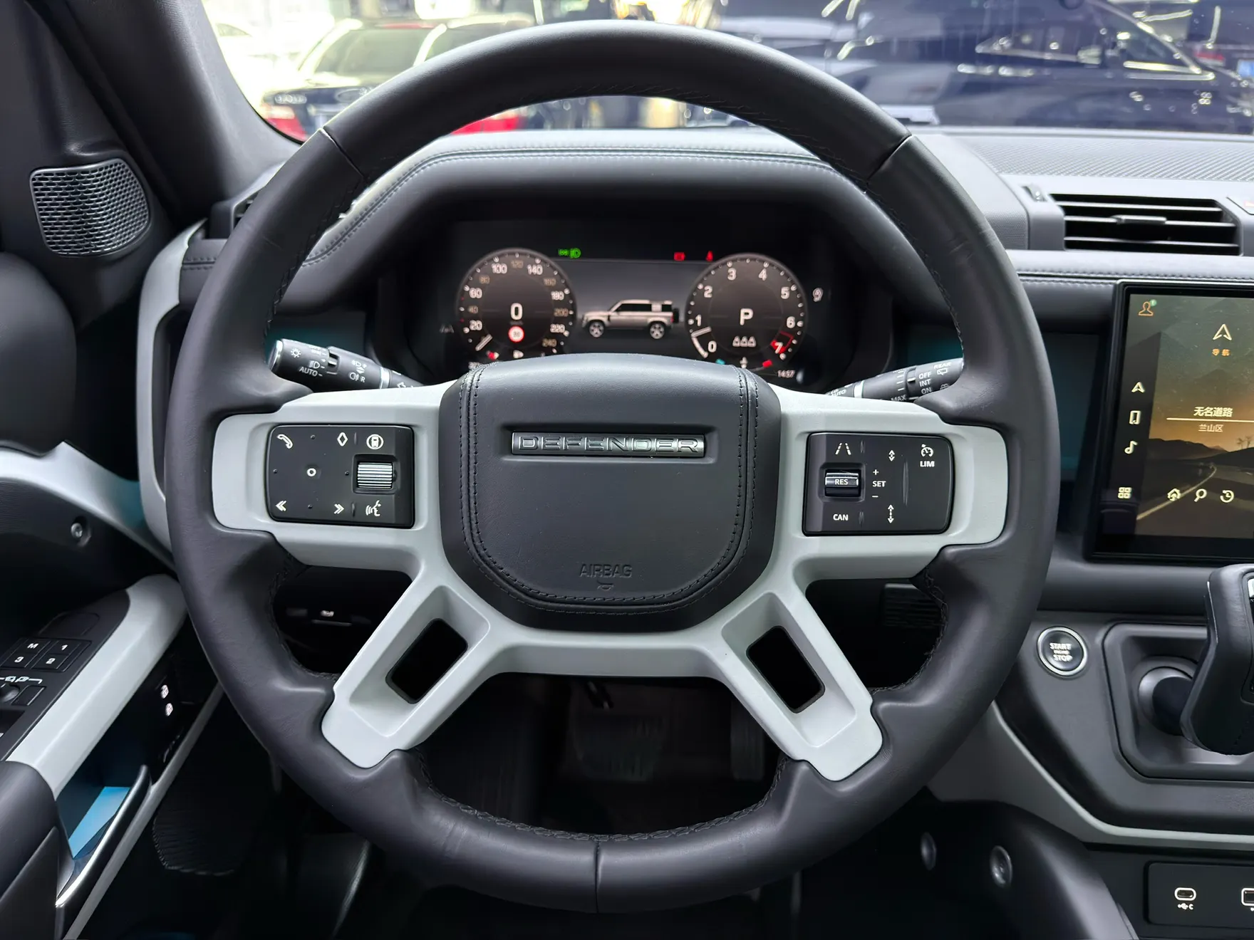 Land Rover Defender, 2023 23
