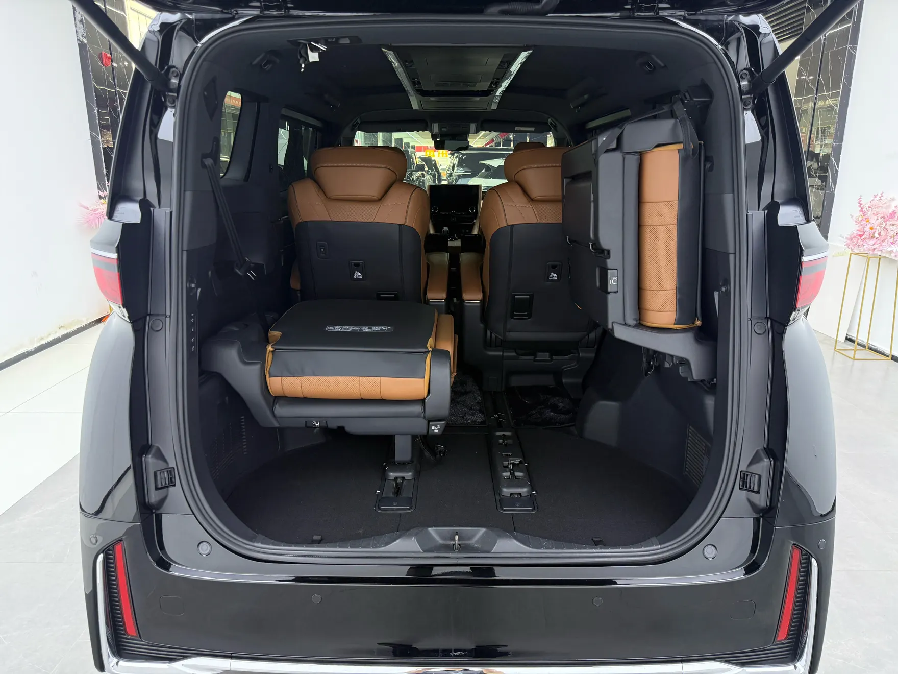 Toyota Vellfire, 2024 13