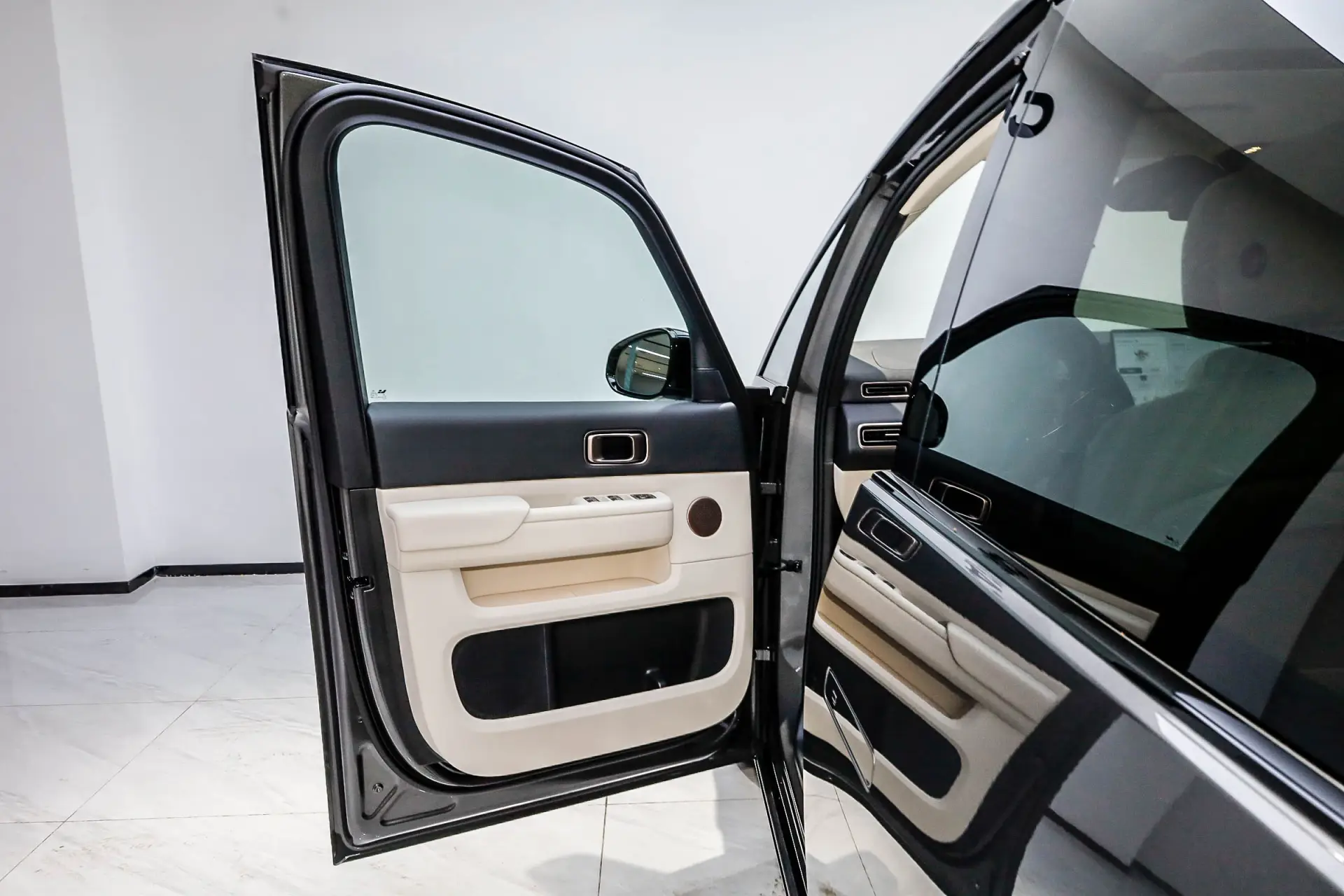 Li Auto MEGA, 2025 16