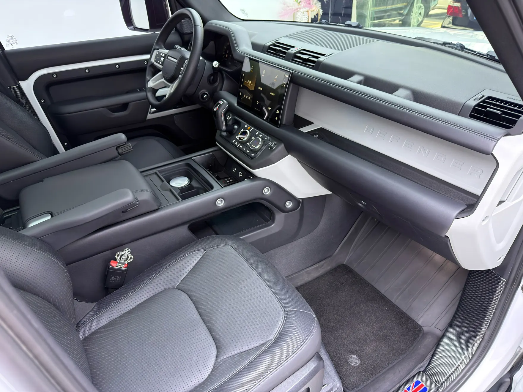 Land Rover Defender, 2023 19