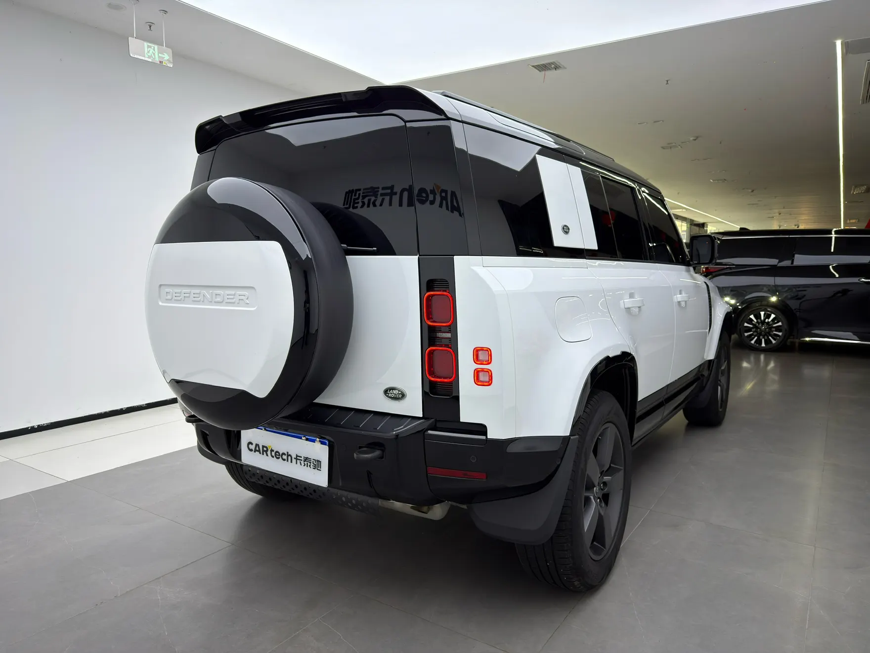 Land Rover Defender, 2023 все фото
