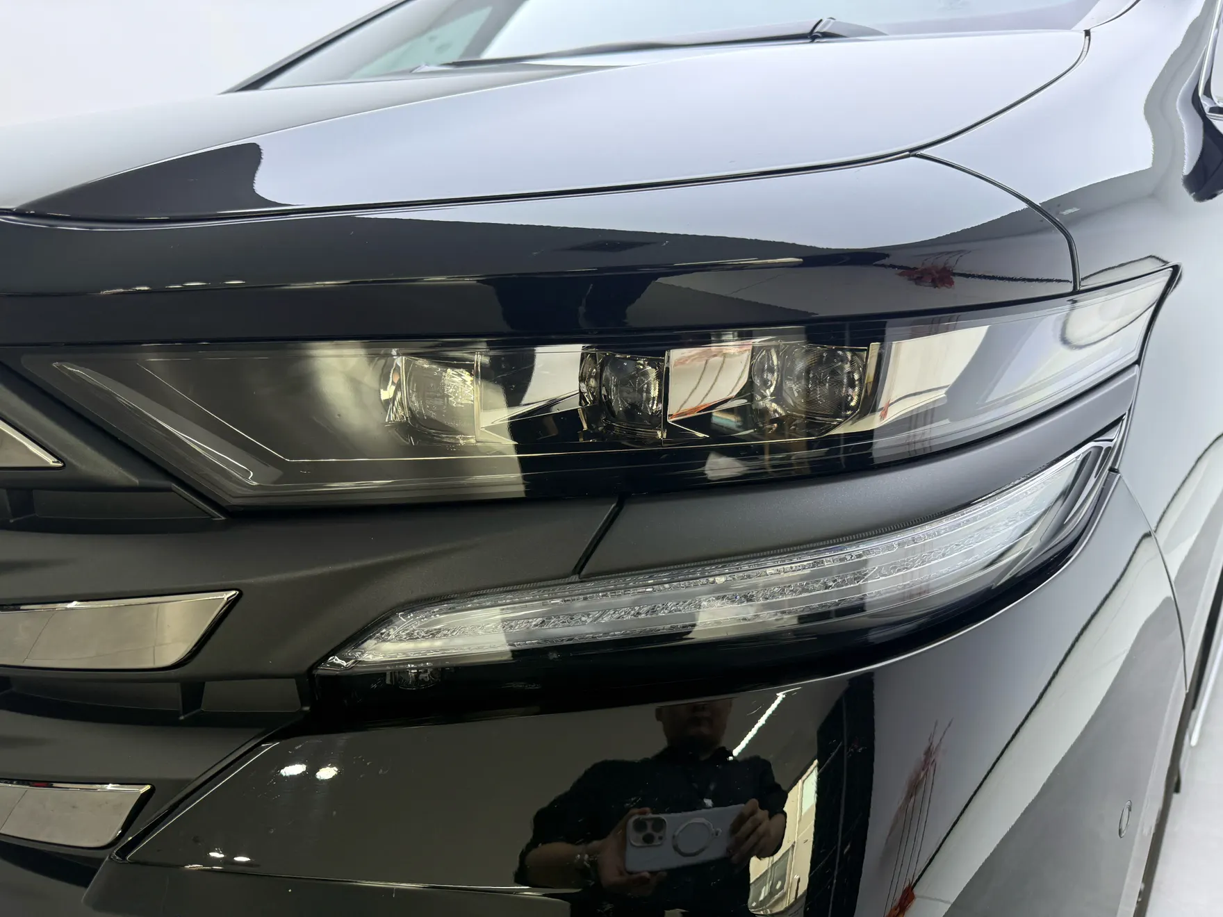 Toyota Vellfire, 2024 9
