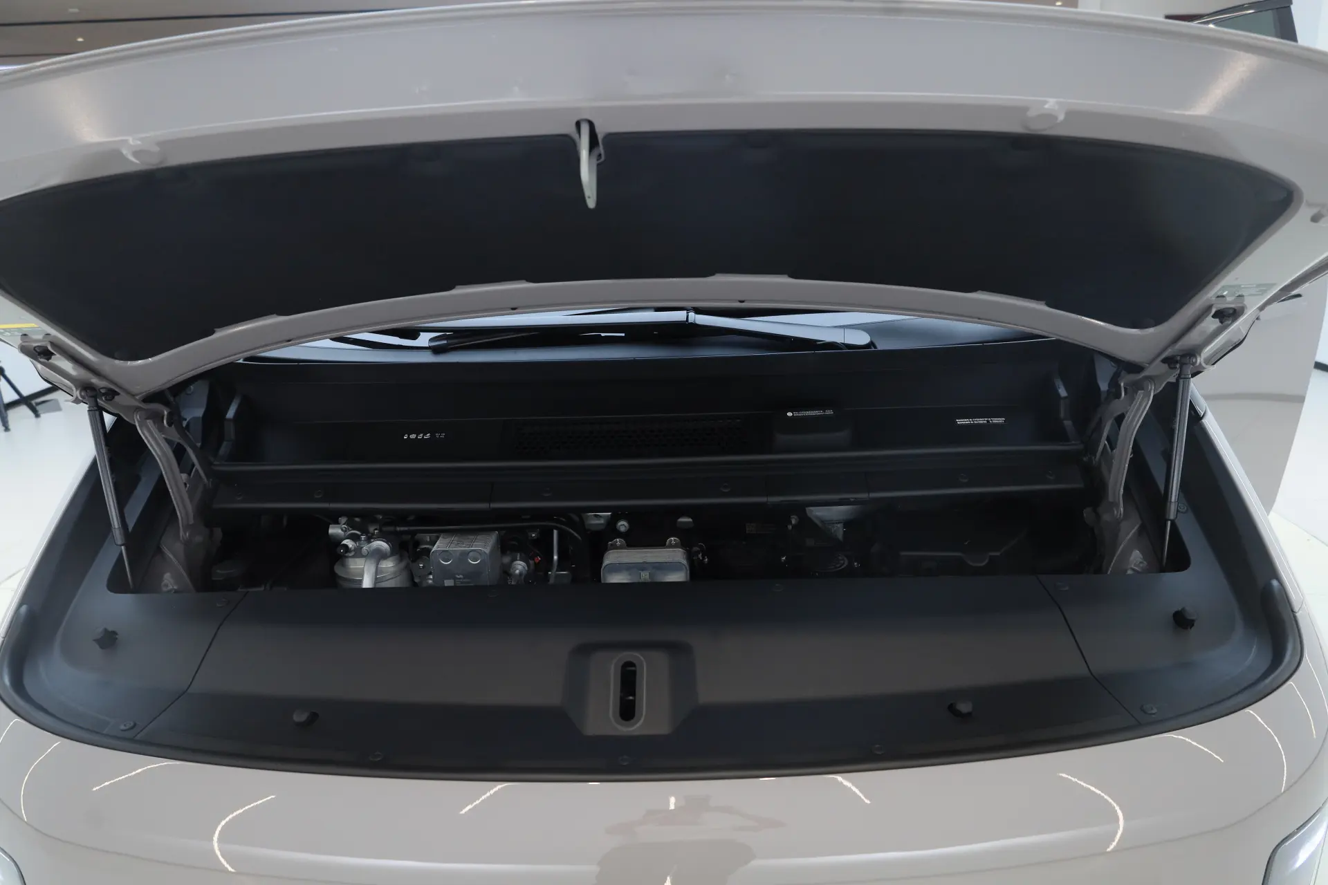 Li Auto MEGA, 2025 12