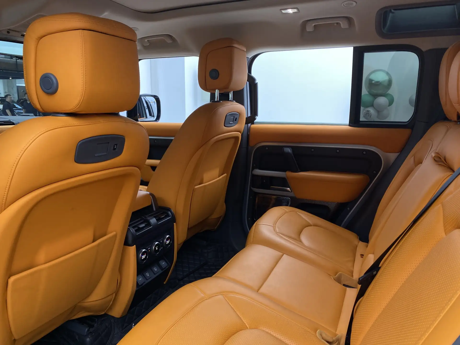 Land Rover Defender, 2021 6