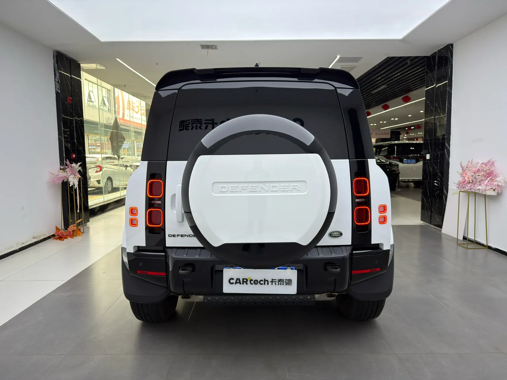 Land Rover Defender, 2023 6