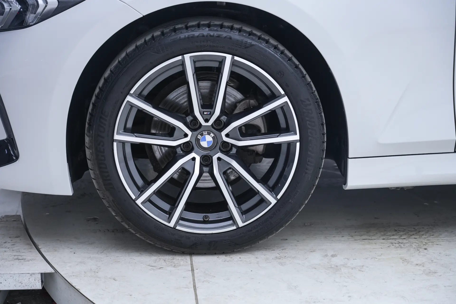 BMW 320Li, 2023 11