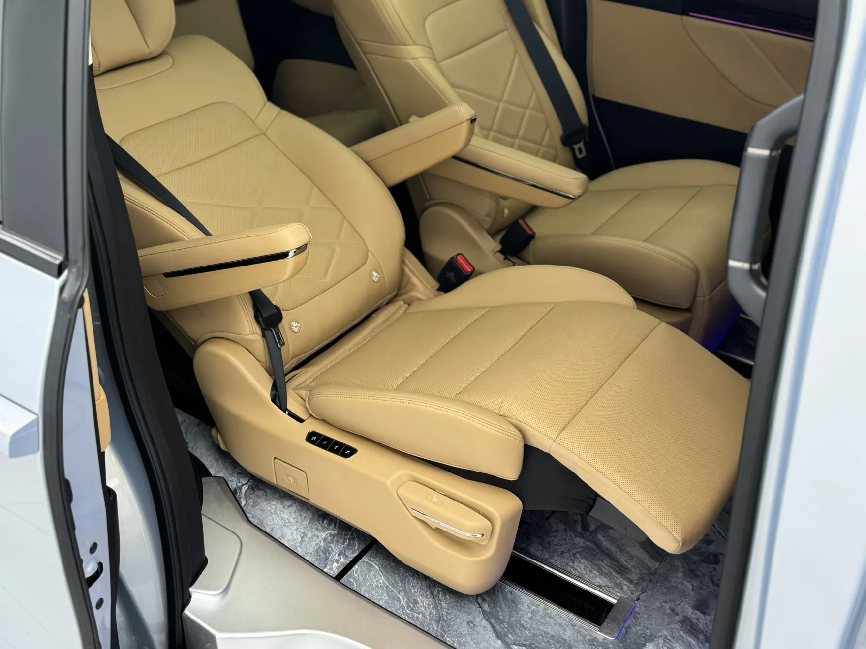 Trumpchi E8, 2024 19