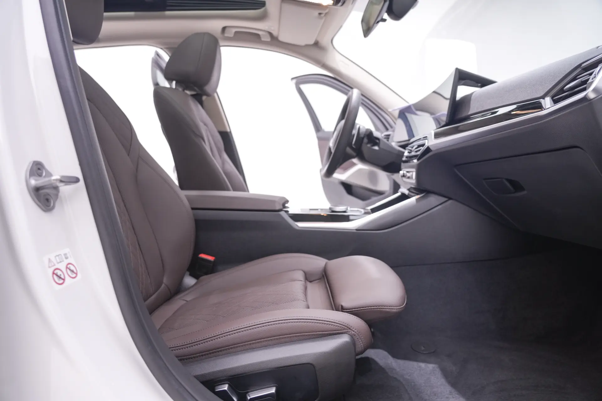 BMW 320Li, 2023 22