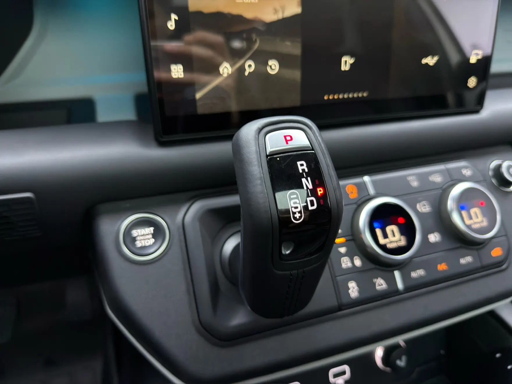 Land Rover Defender, 2023 21