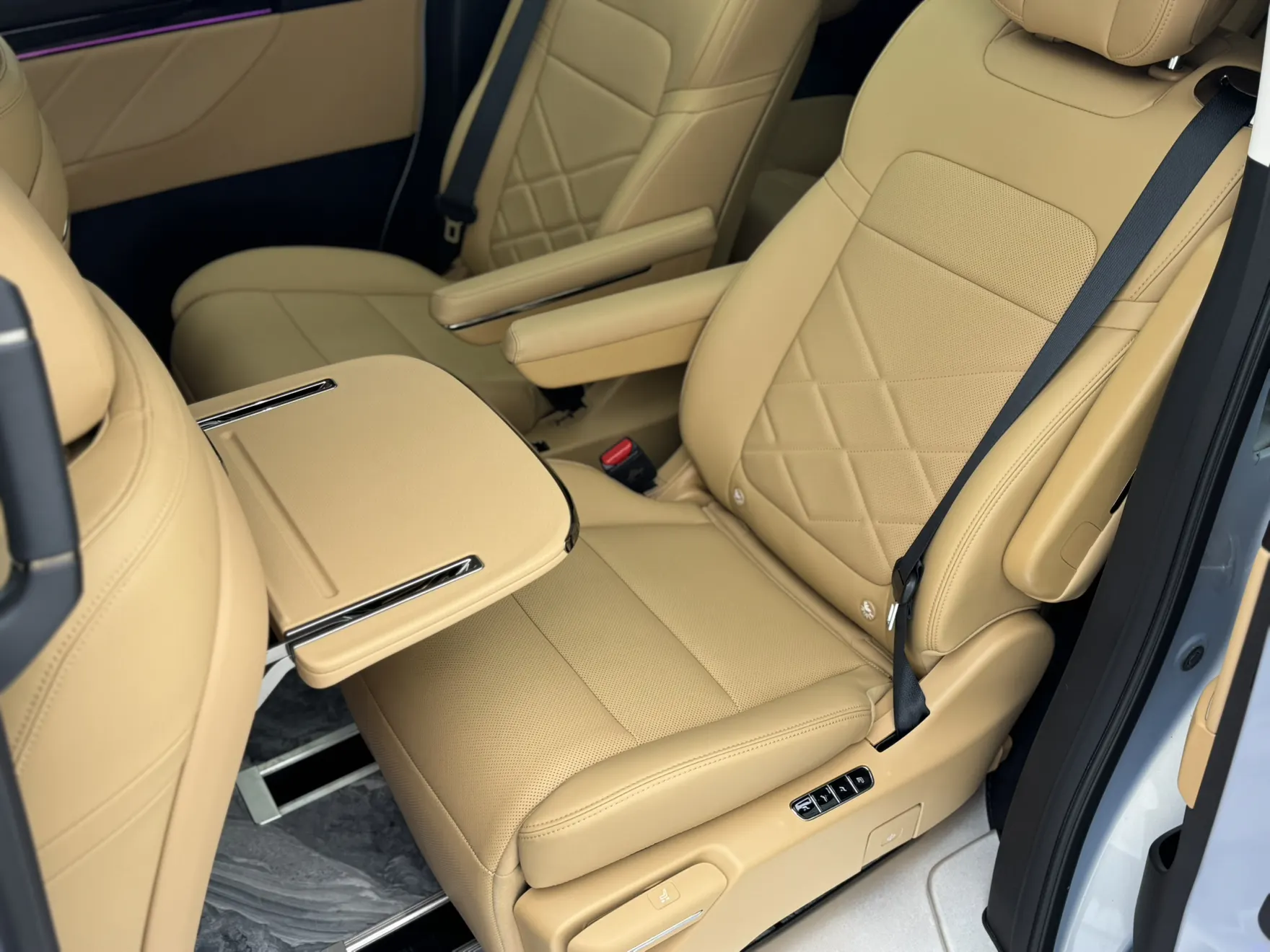 Trumpchi E8, 2024 11