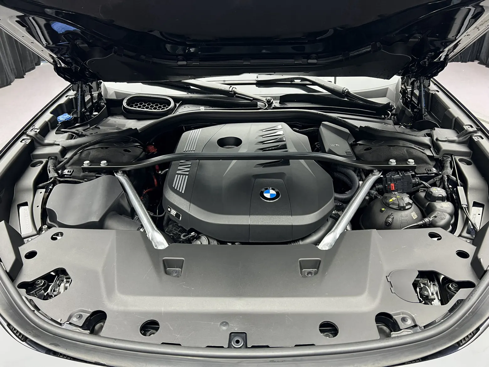 BMW 735Li, 2023 10
