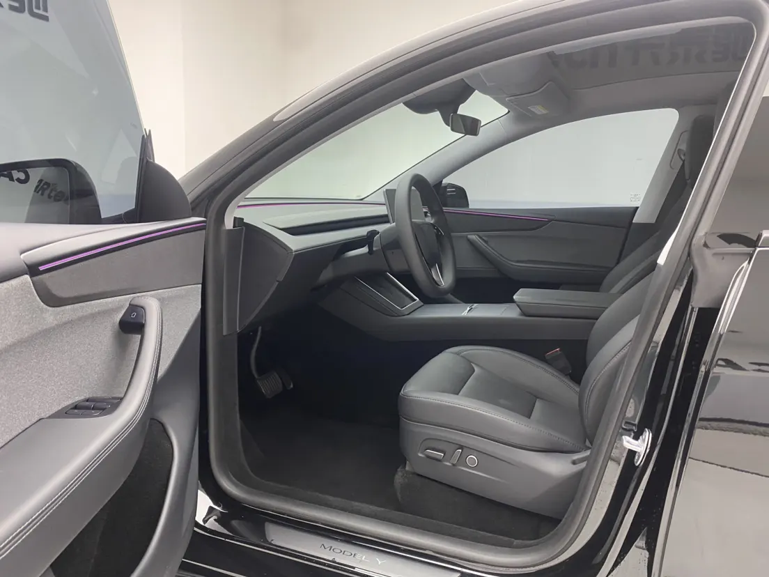 Tesla Model Y, 2025 18
