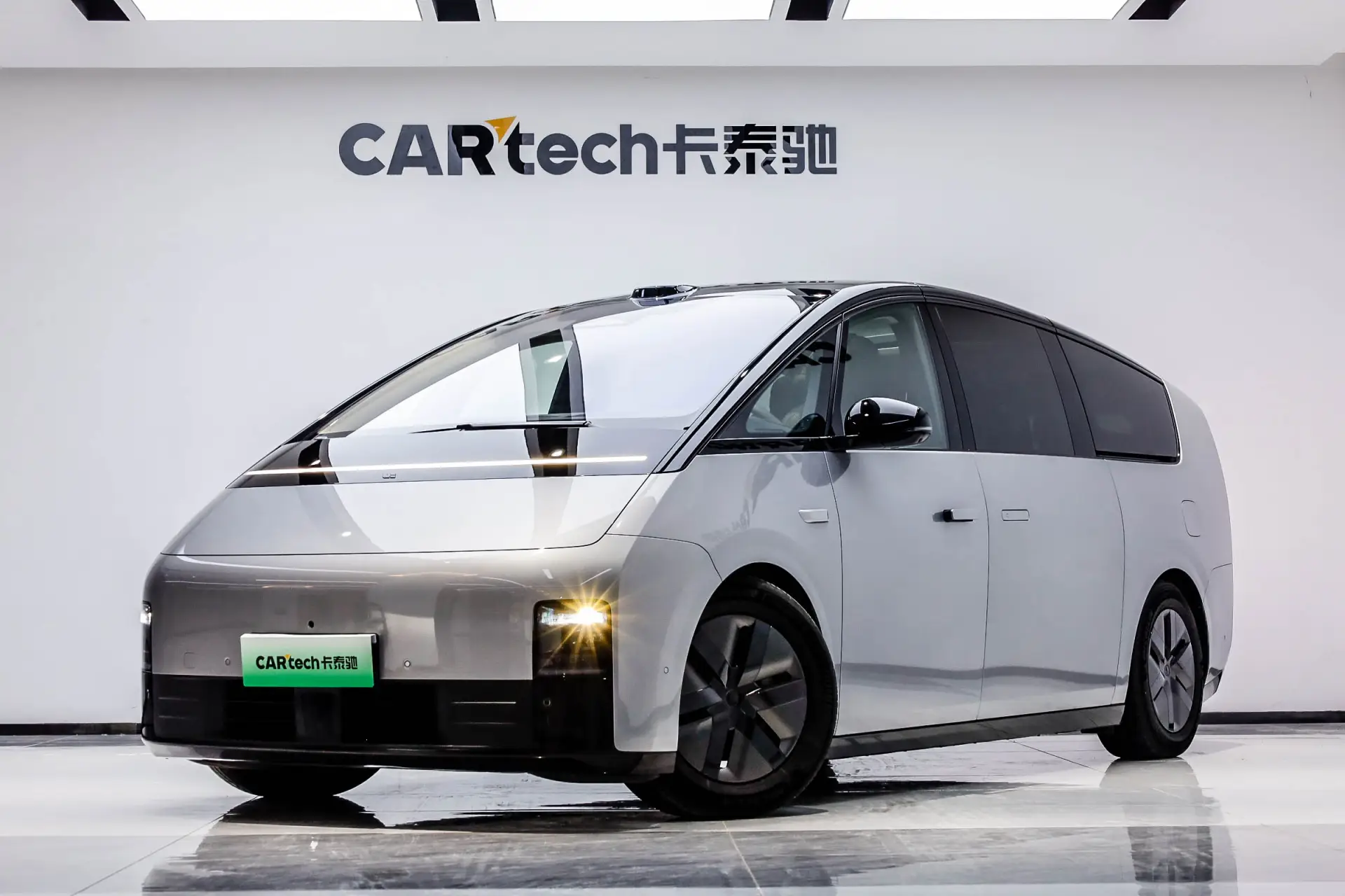 Li Auto MEGA, 2025 1
