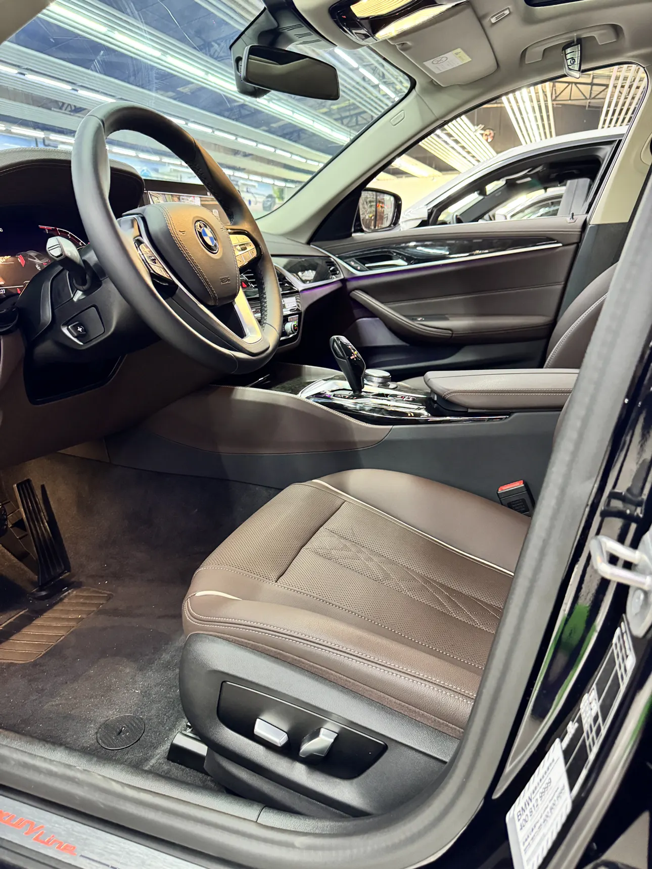 BMW 525Li, 2023 11