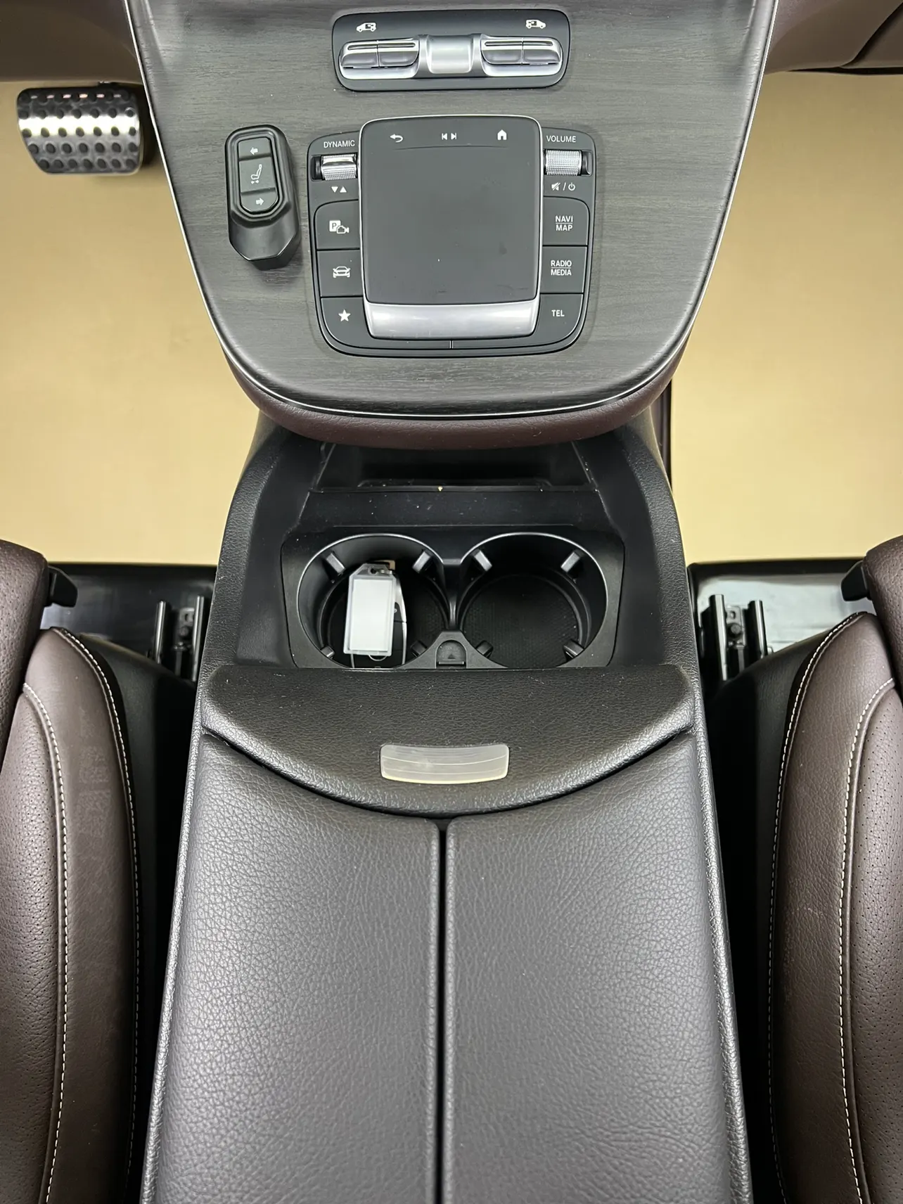 Mercedes-Benz V, 2025 28