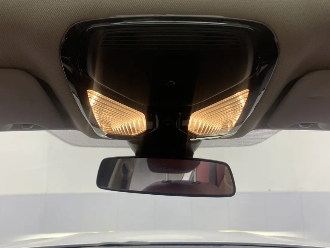 BMW 325Li, 2024 22