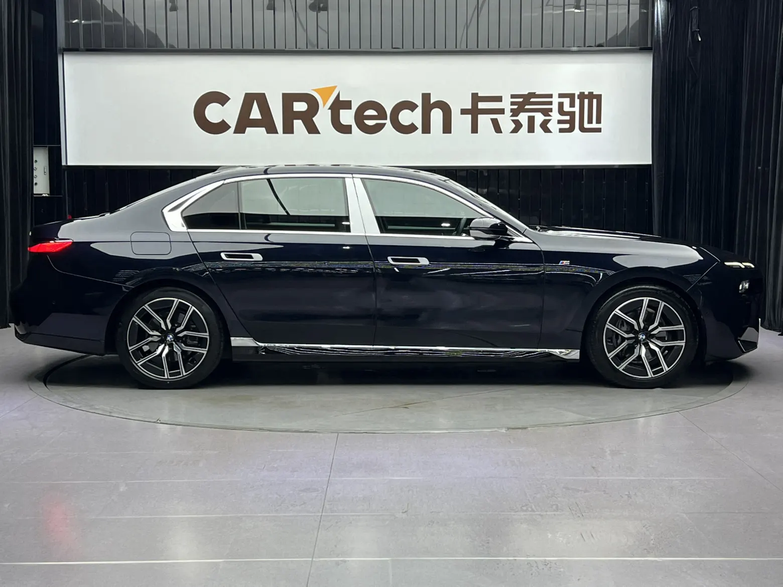 BMW 735Li, 2023 4
