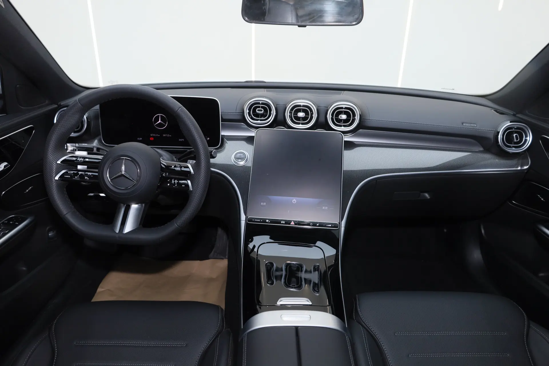 Mercedes-Benz C 260 L, 2025 13