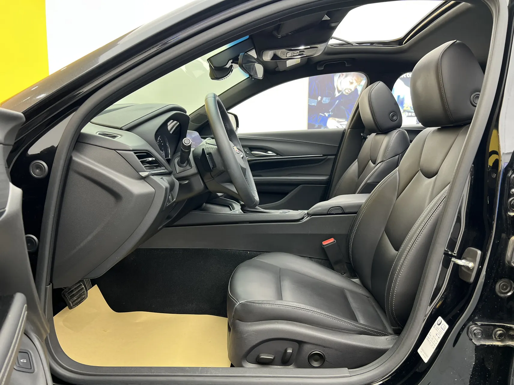 Cadillac CT4, 2023 25