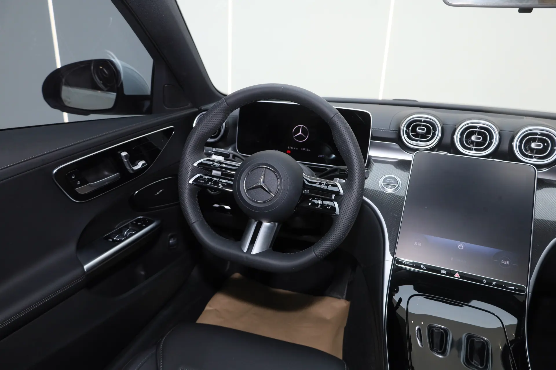 Mercedes-Benz C 260 L, 2025 28