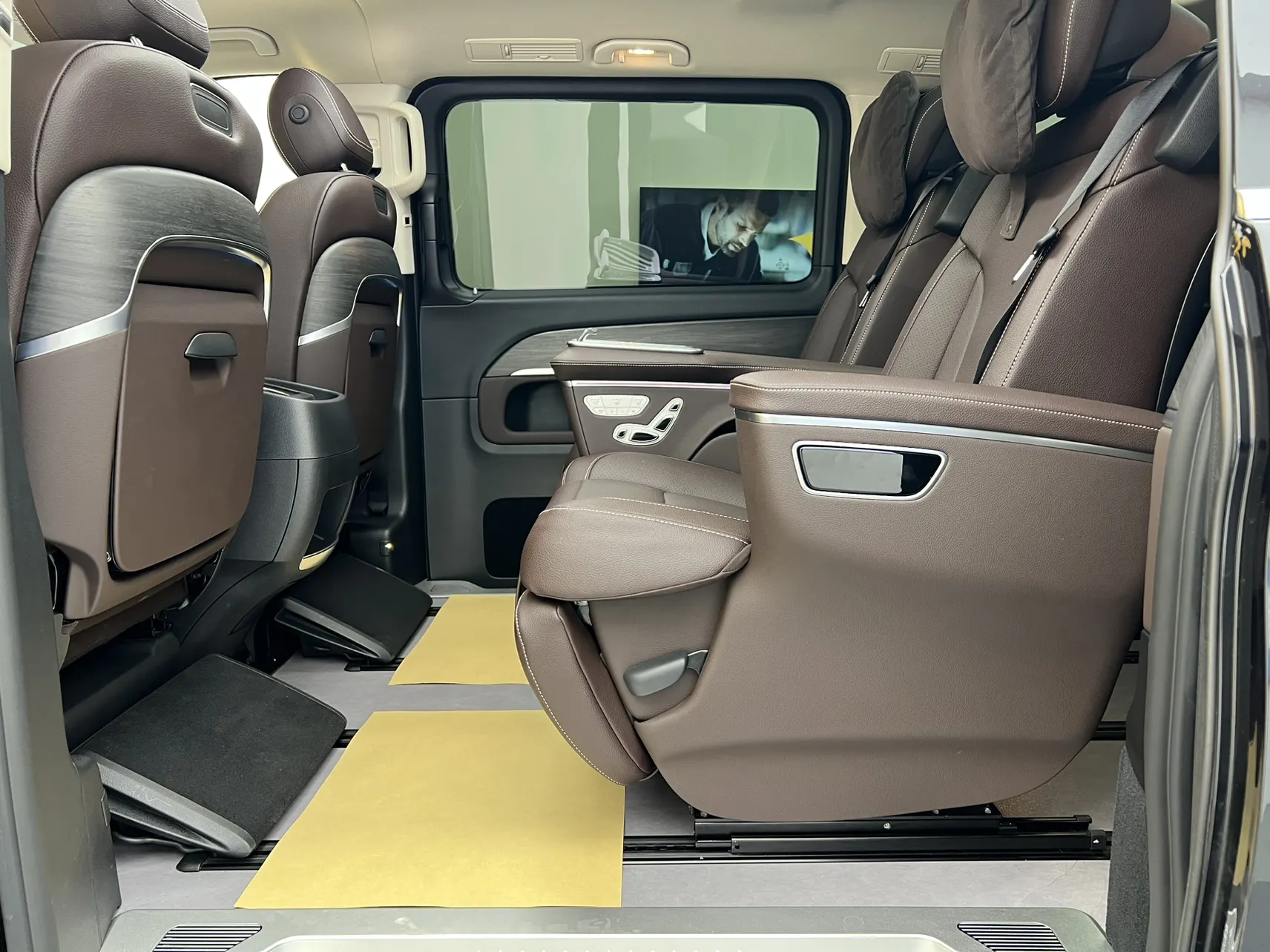 Mercedes-Benz V, 2025 20