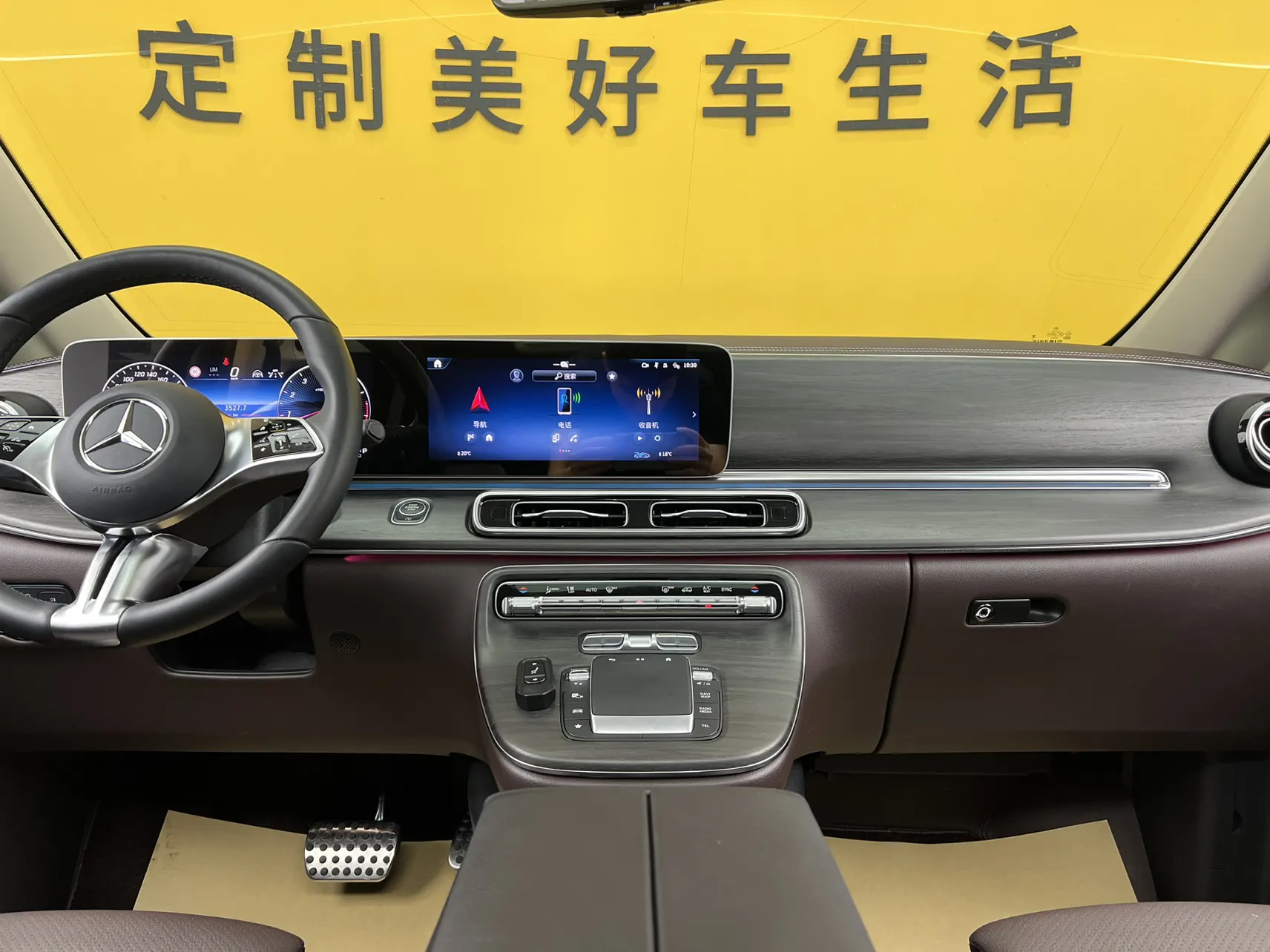 Mercedes-Benz V, 2025 14