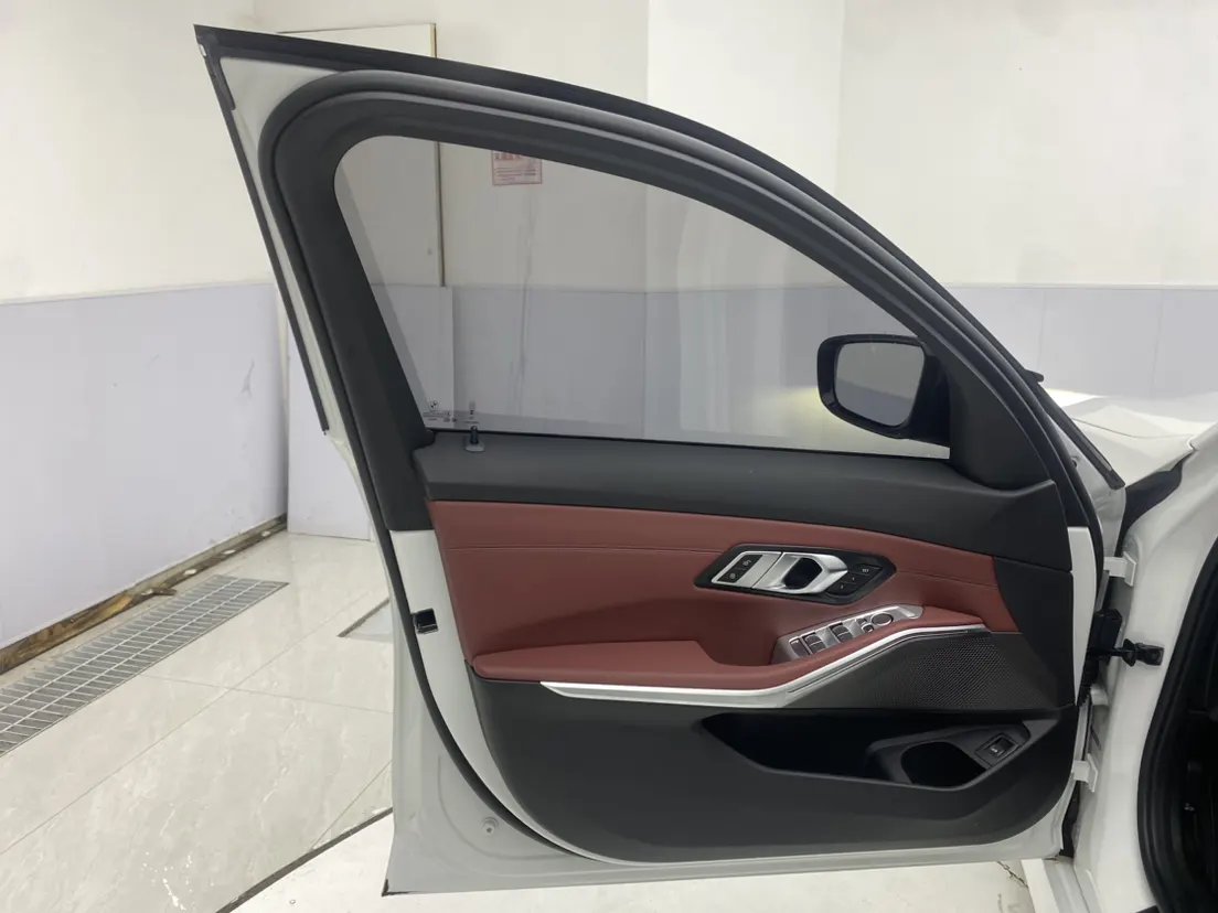 BMW 325Li, 2024 16