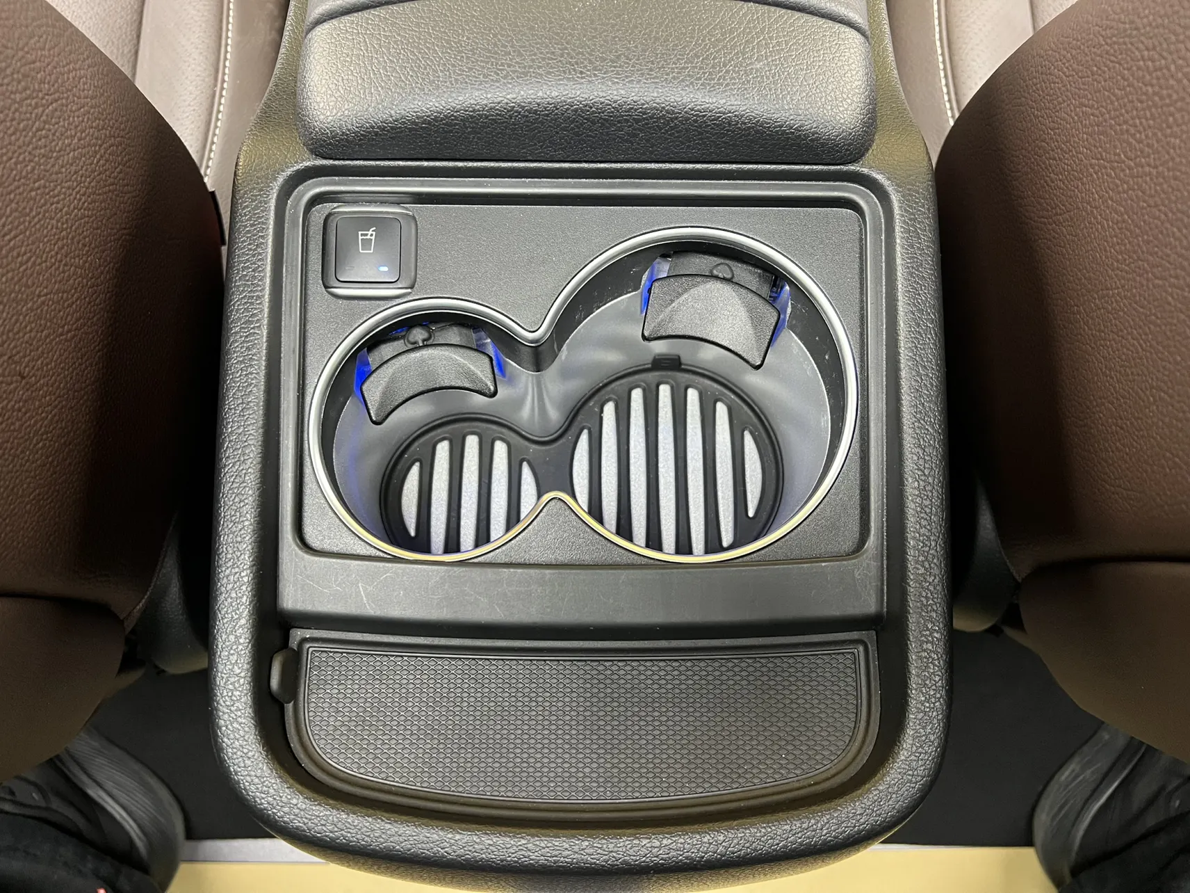 Mercedes-Benz V, 2025 21
