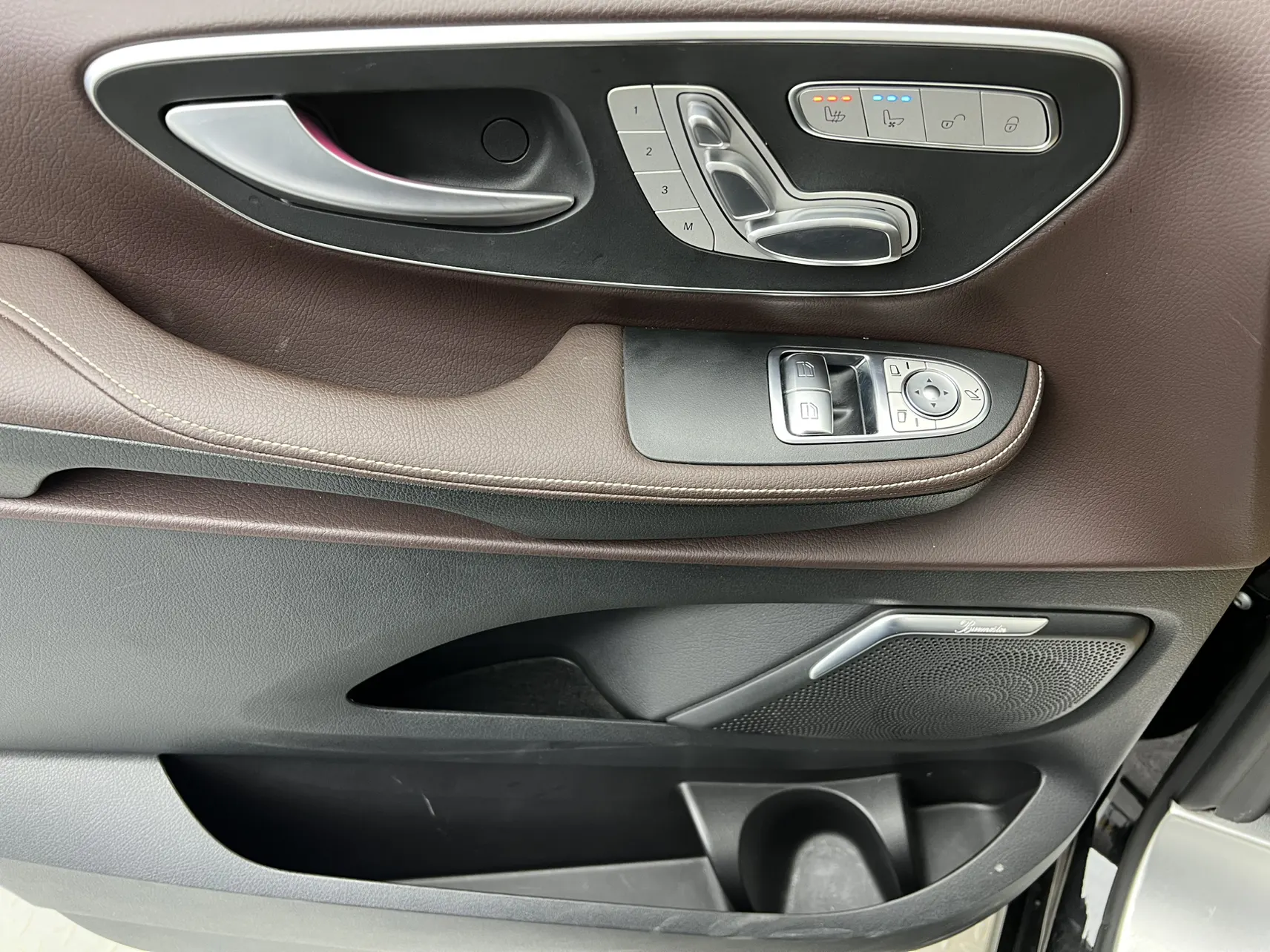 Mercedes-Benz V, 2025 17