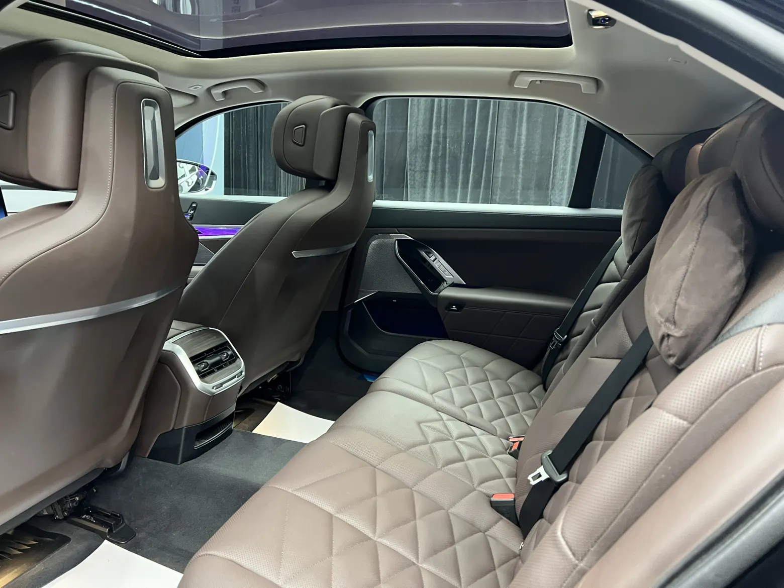 BMW 735Li, 2023 28