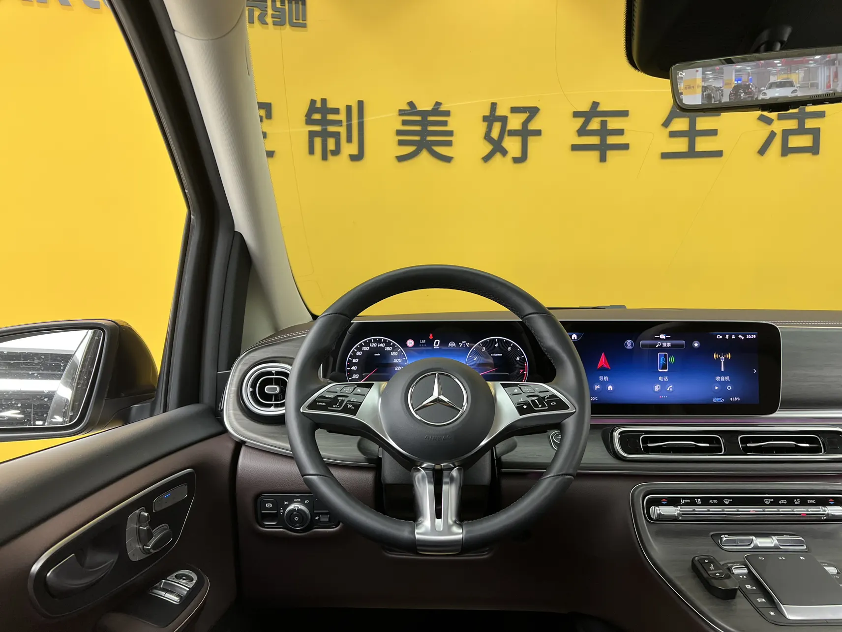 Mercedes-Benz V, 2025 33