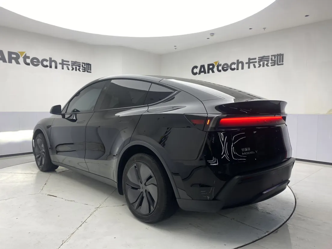Tesla Model Y, 2025 7