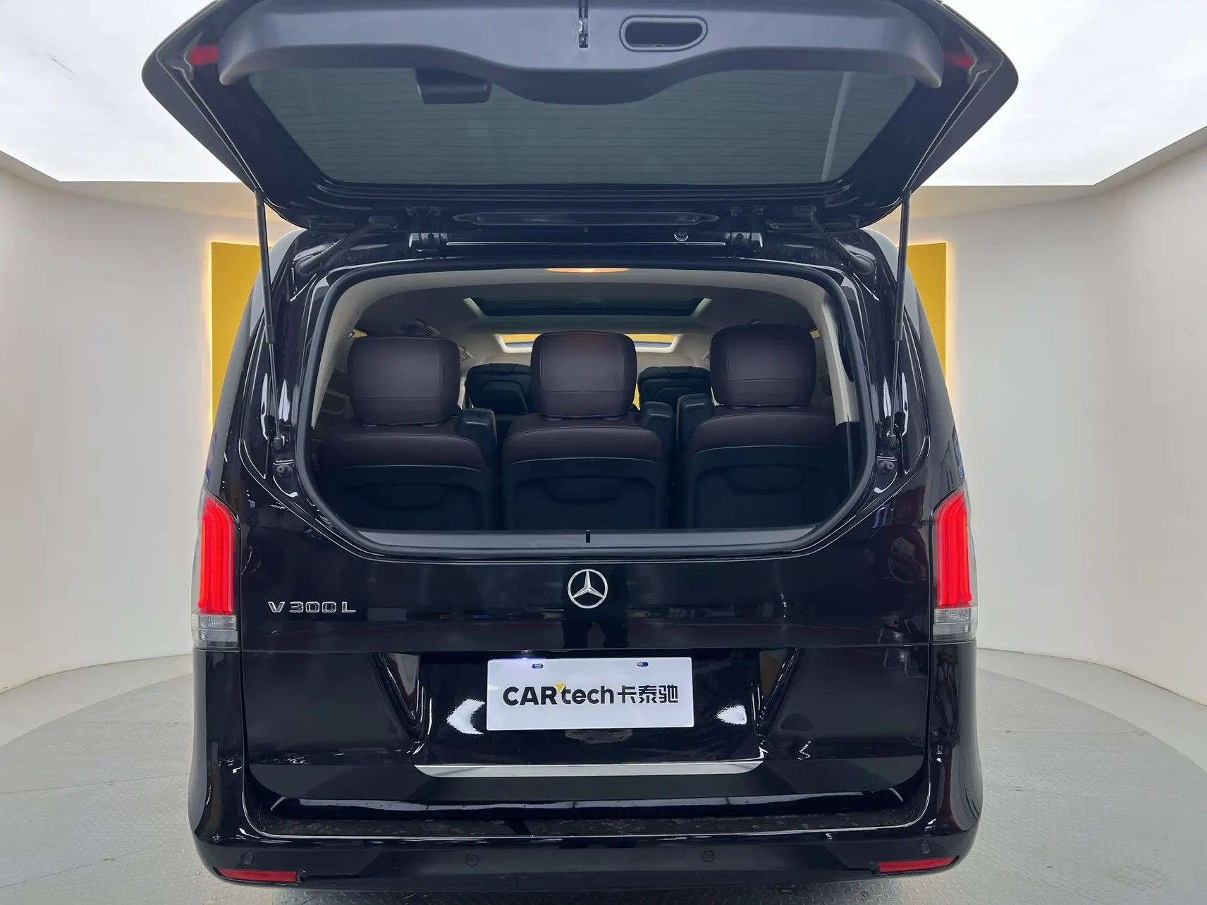 Mercedes-Benz V, 2025 12