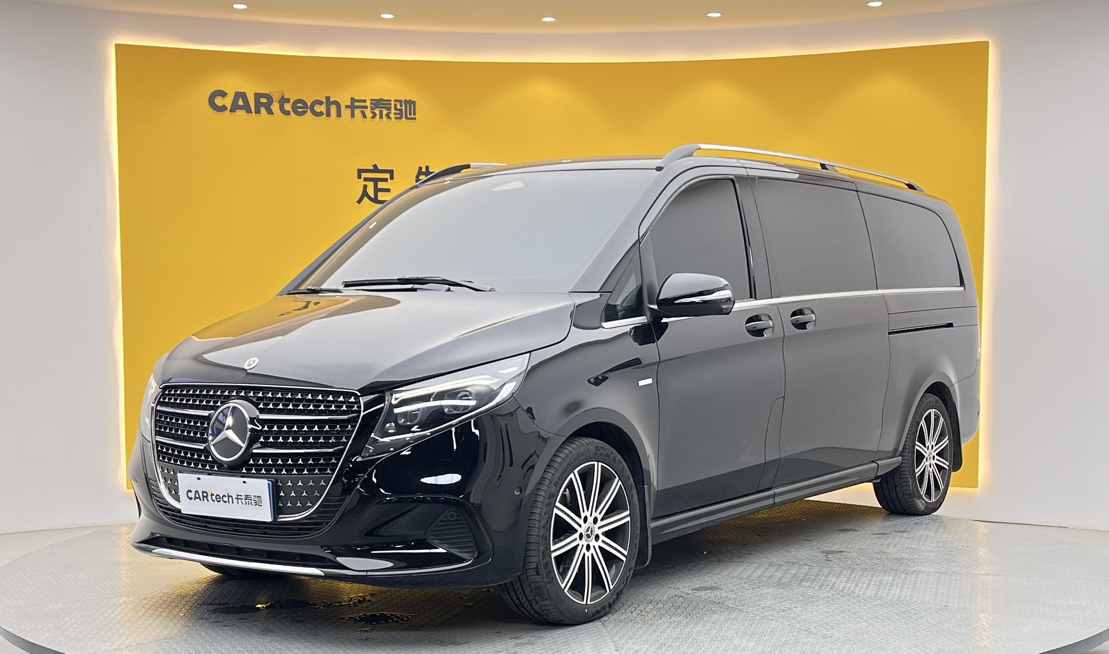 奔驰V级2024款 V 300 L 长轴距尊贵版