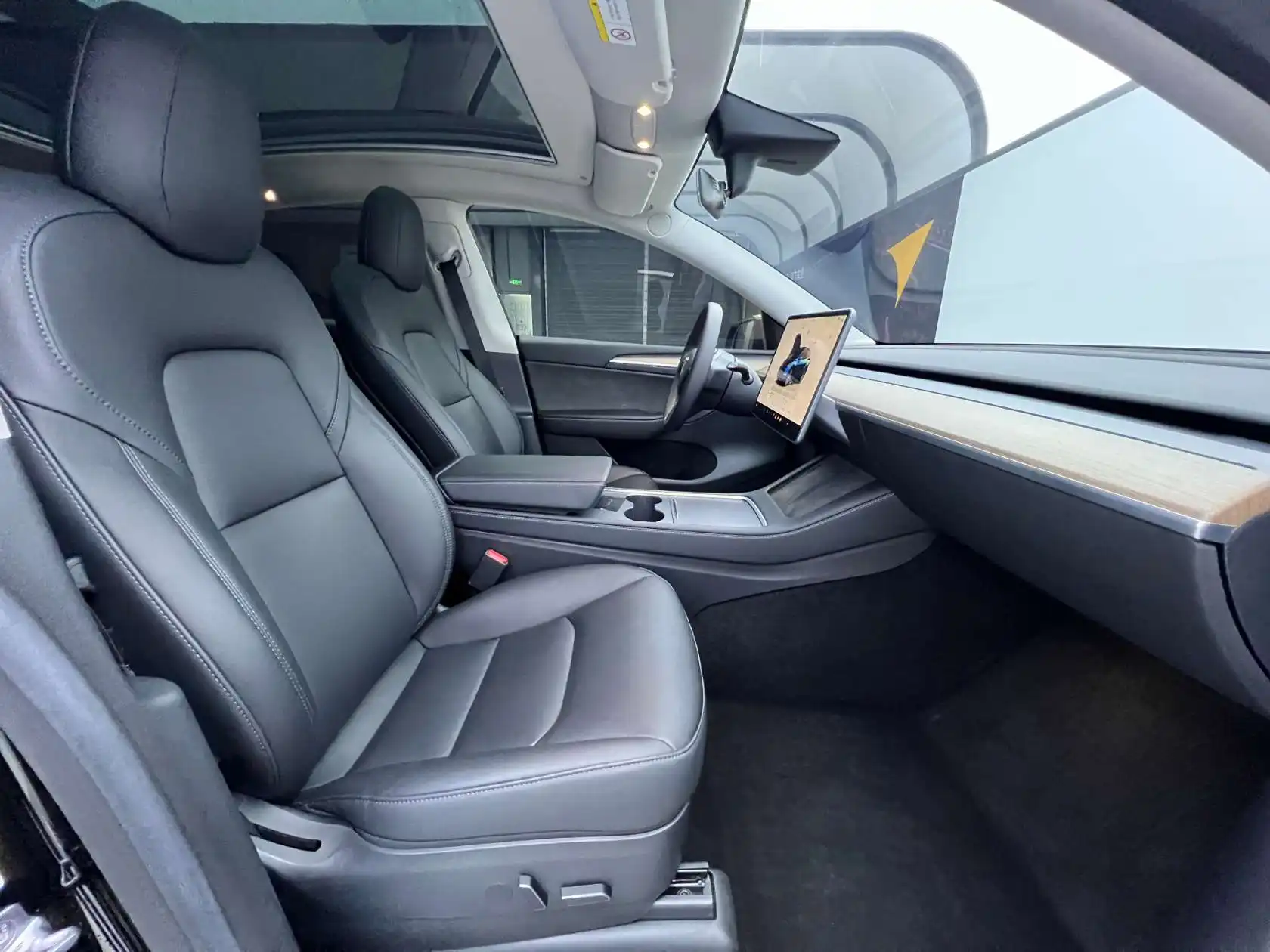 Tesla Model Y, 2022 16