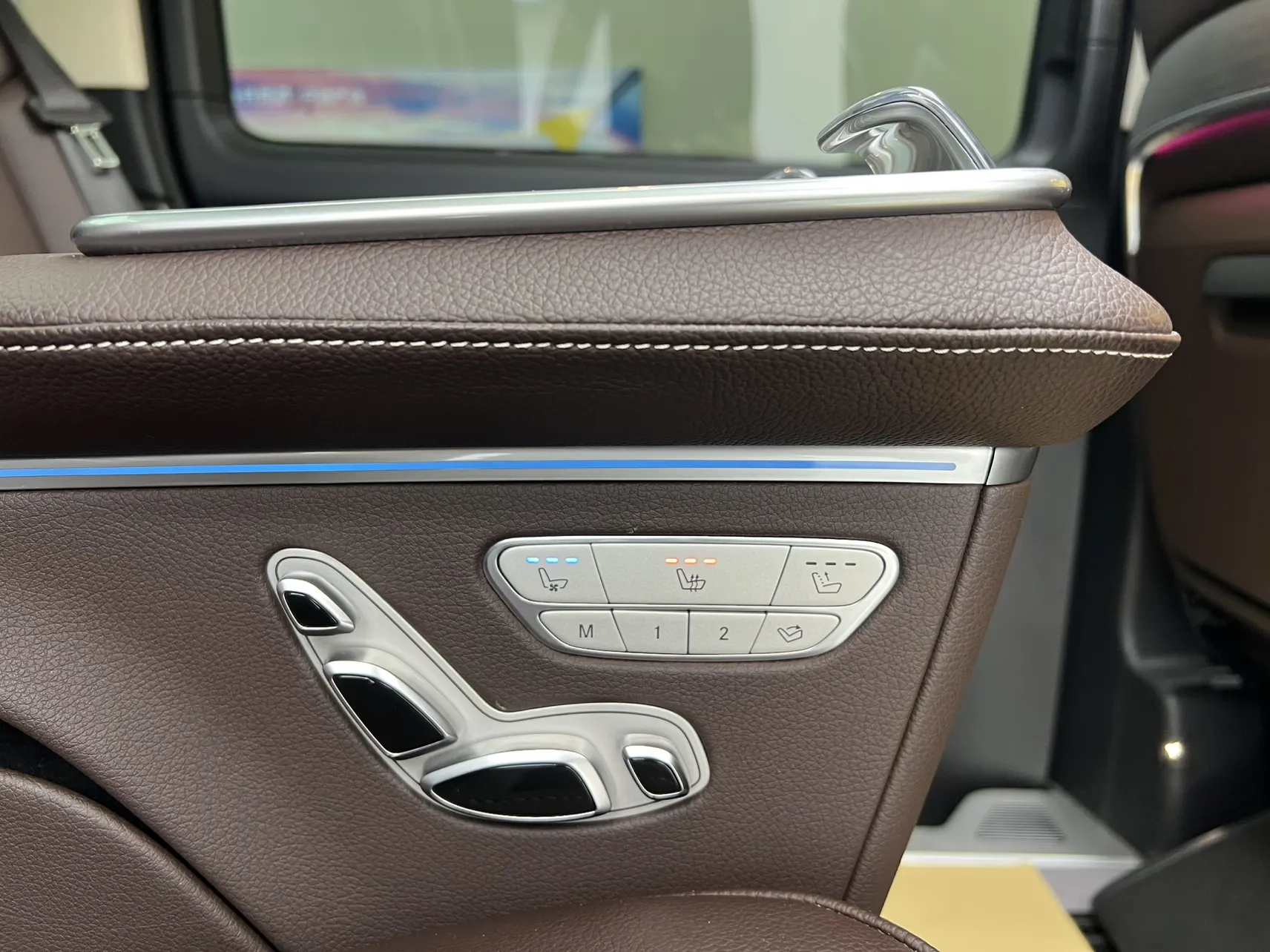 Mercedes-Benz V, 2025 37