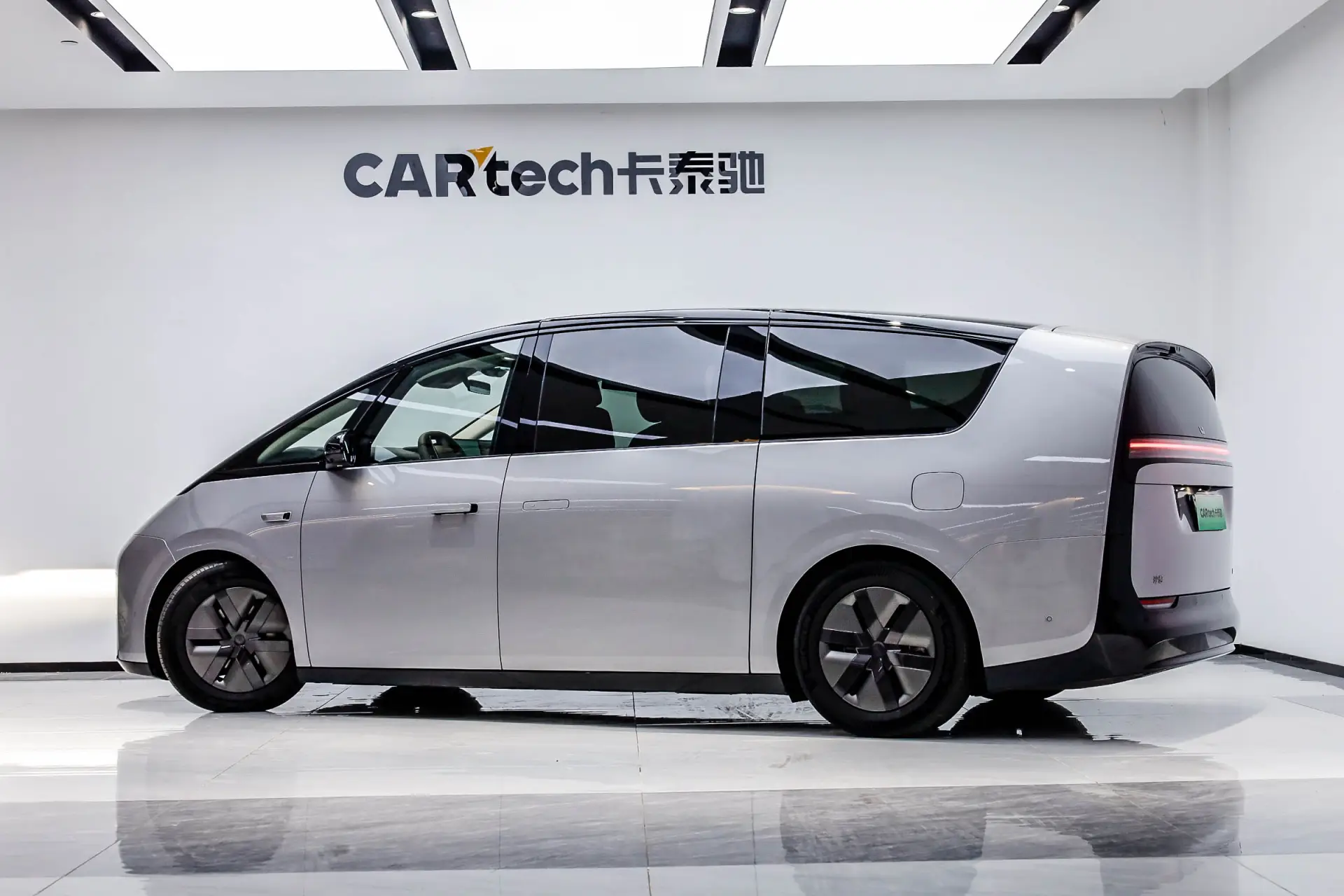 Li Auto MEGA, 2025 4