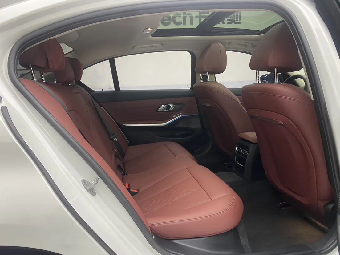 BMW 325Li, 2024 28