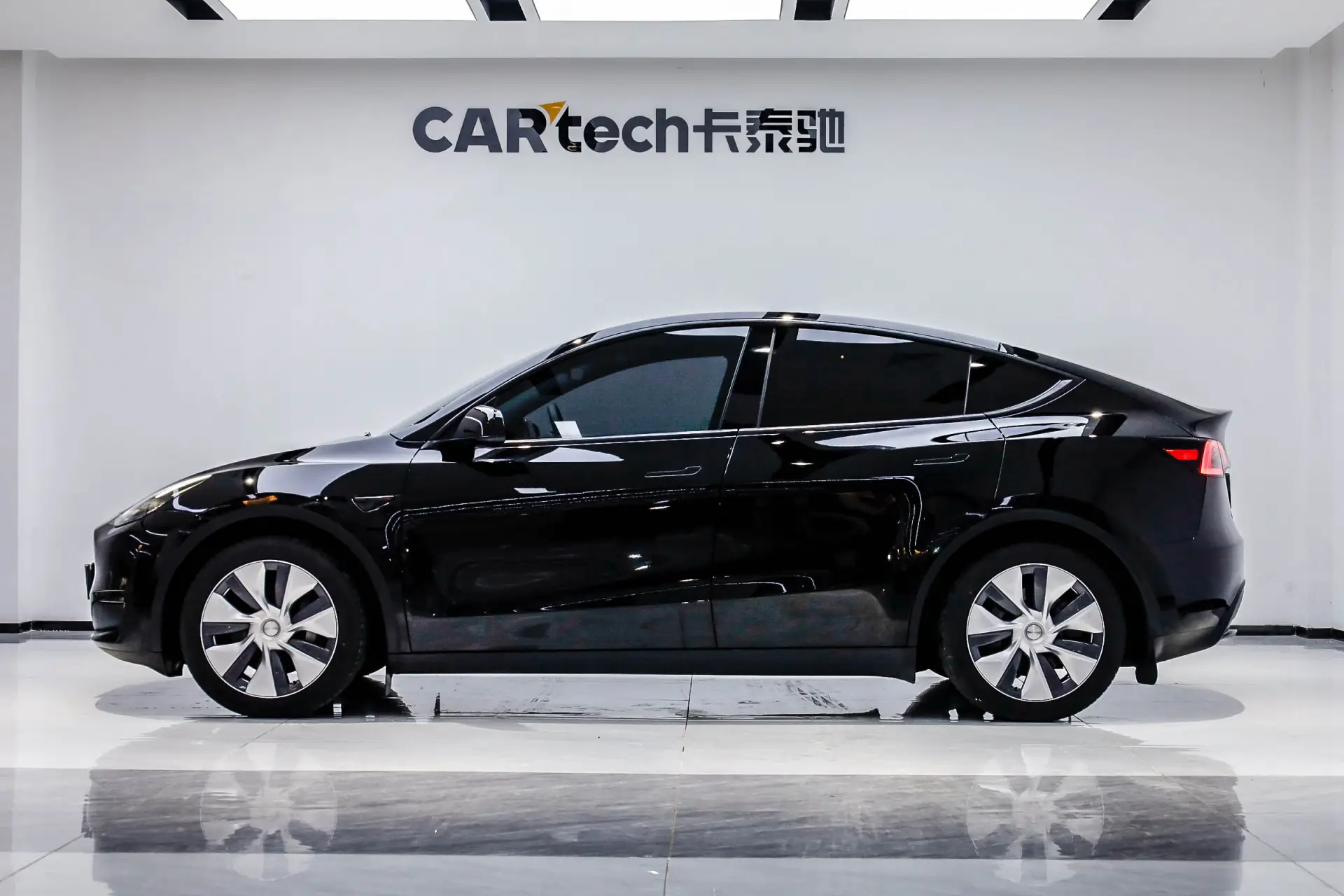 Tesla Model Y, 2023 4