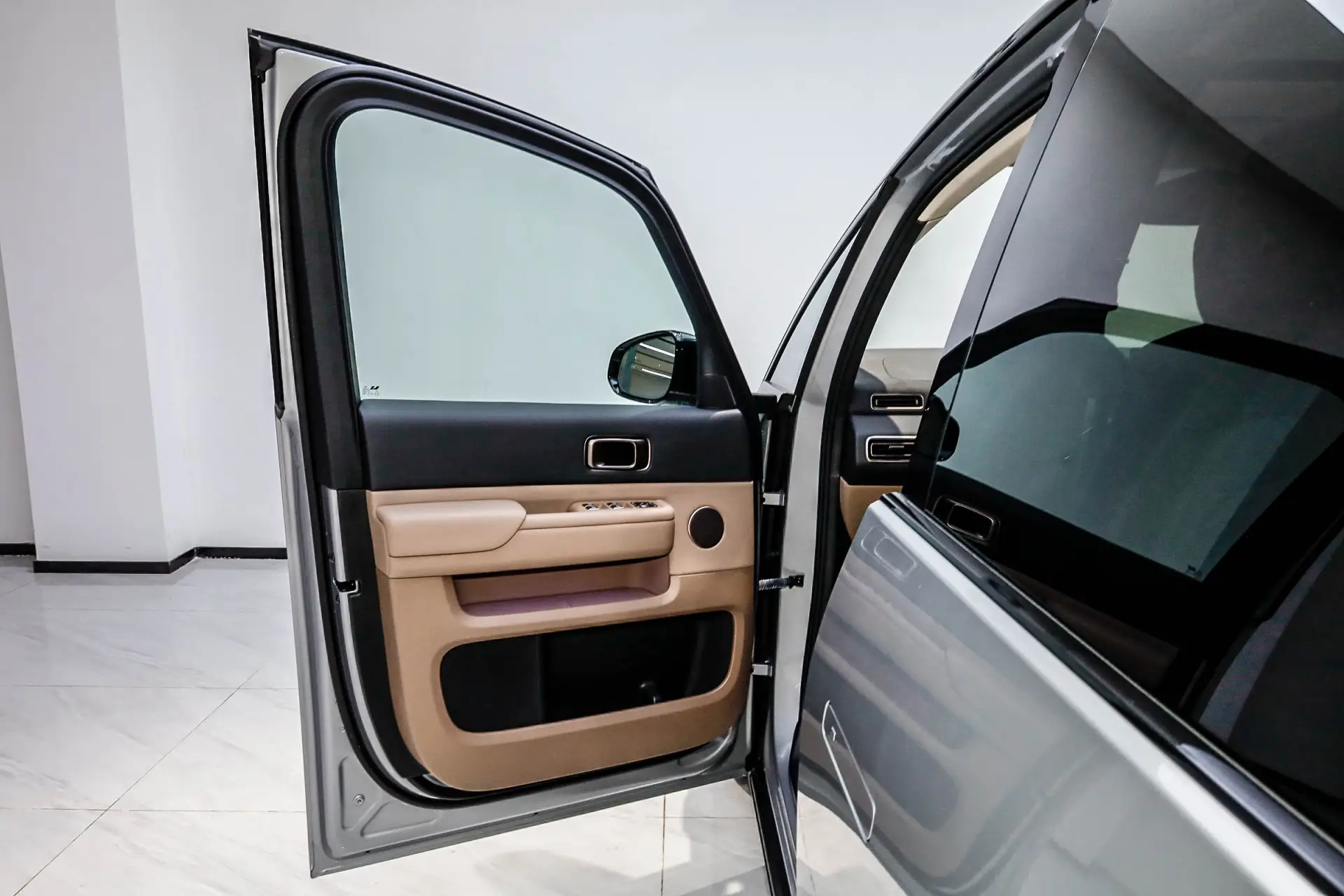 Li Auto MEGA, 2025 16