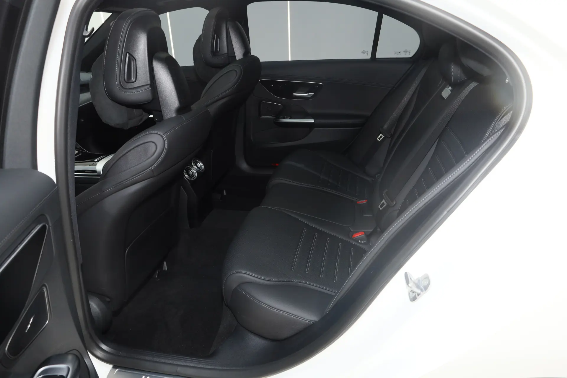 Mercedes-Benz C 260 L, 2025 24
