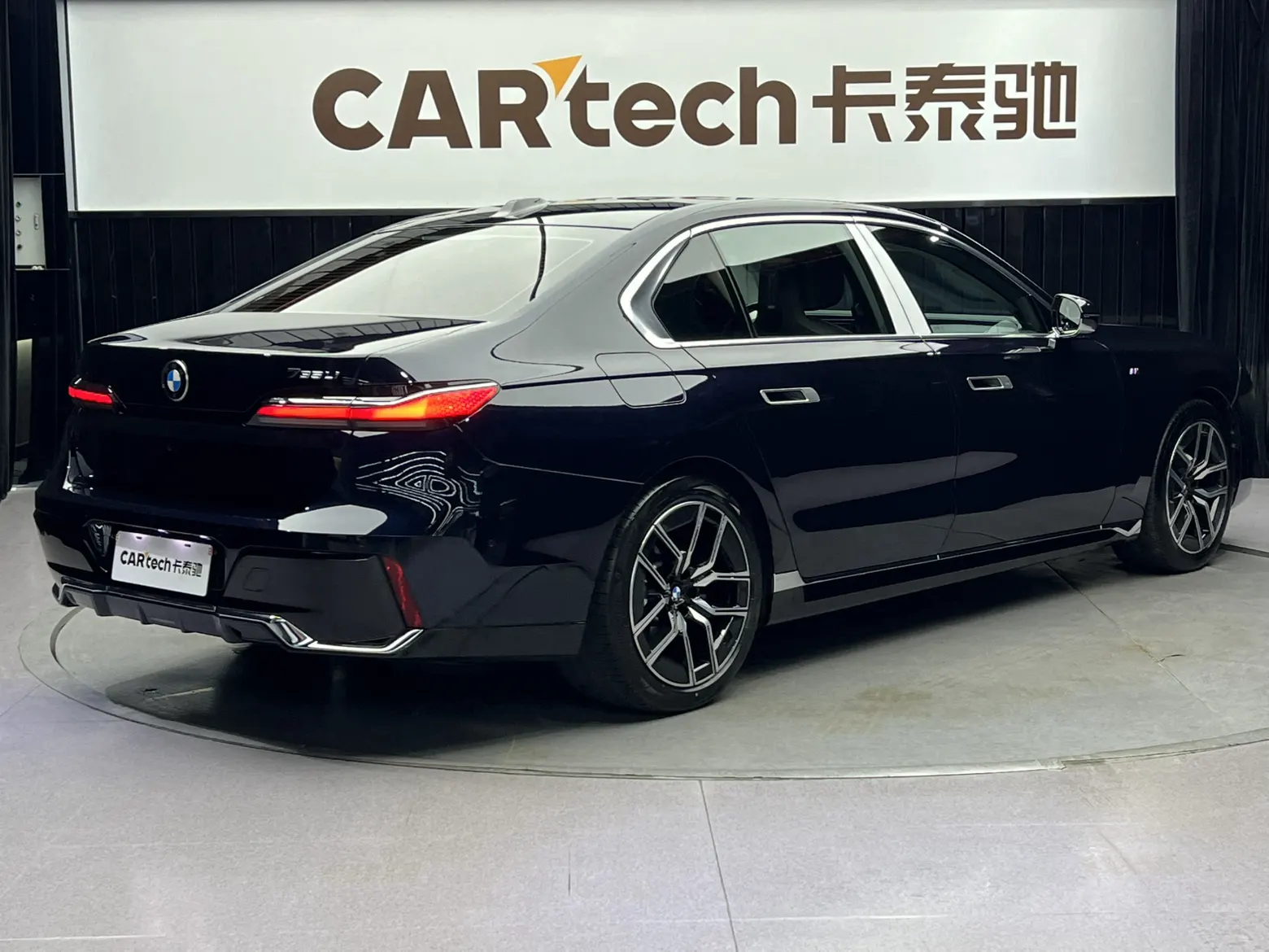 BMW 735Li, 2023 все фото