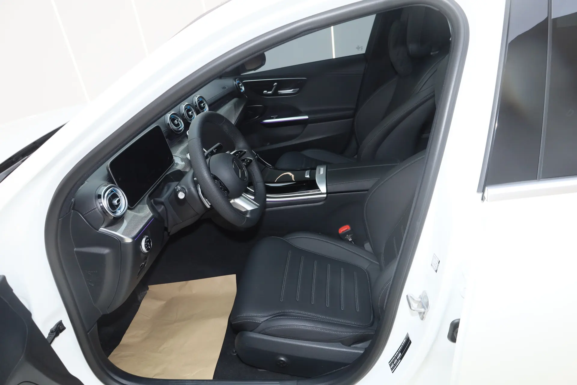Mercedes-Benz C 260 L, 2025 16