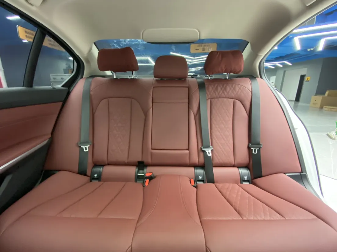 BMW 325Li, 2024 19