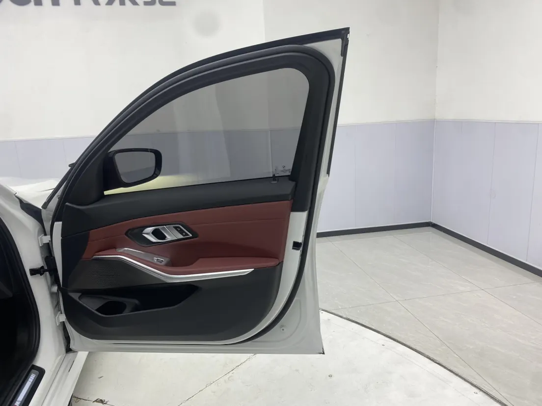 BMW 325Li, 2024 24