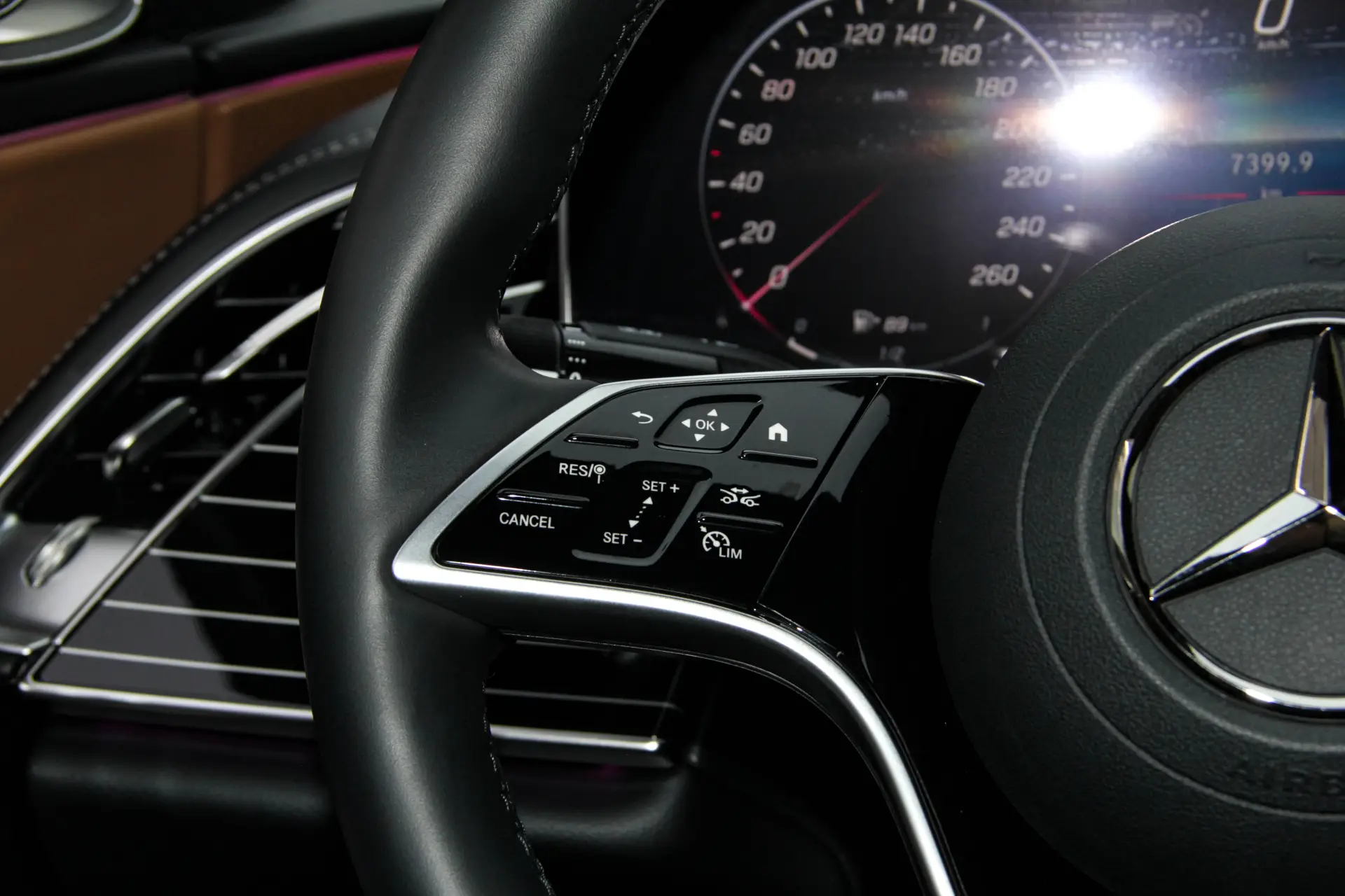 Mercedes-Benz E 260 L, 2025 24