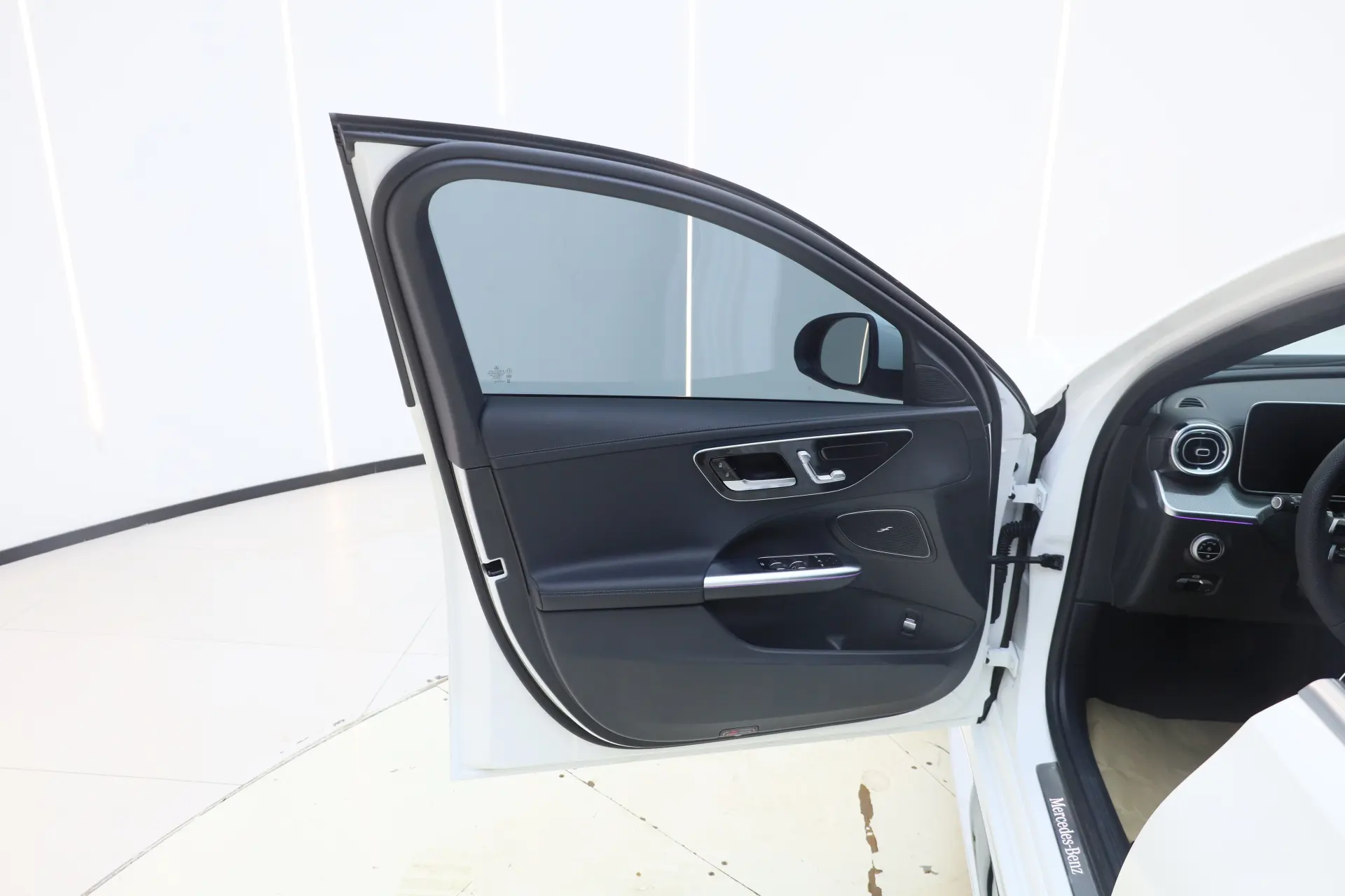 Mercedes-Benz C 260 L, 2025 15